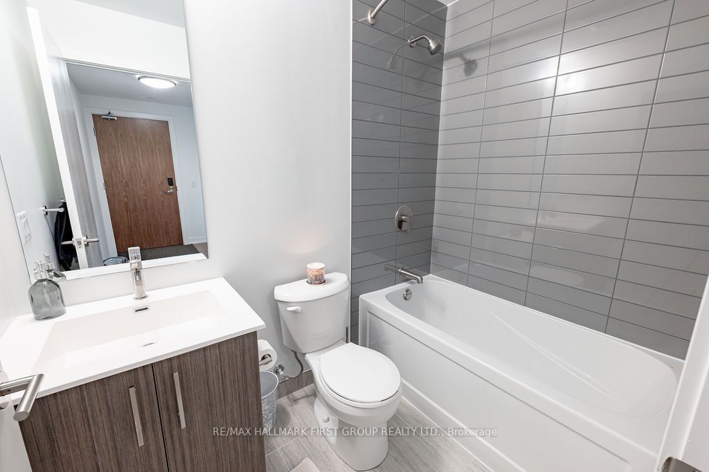25 Wellington Street 610 Property Photo 6