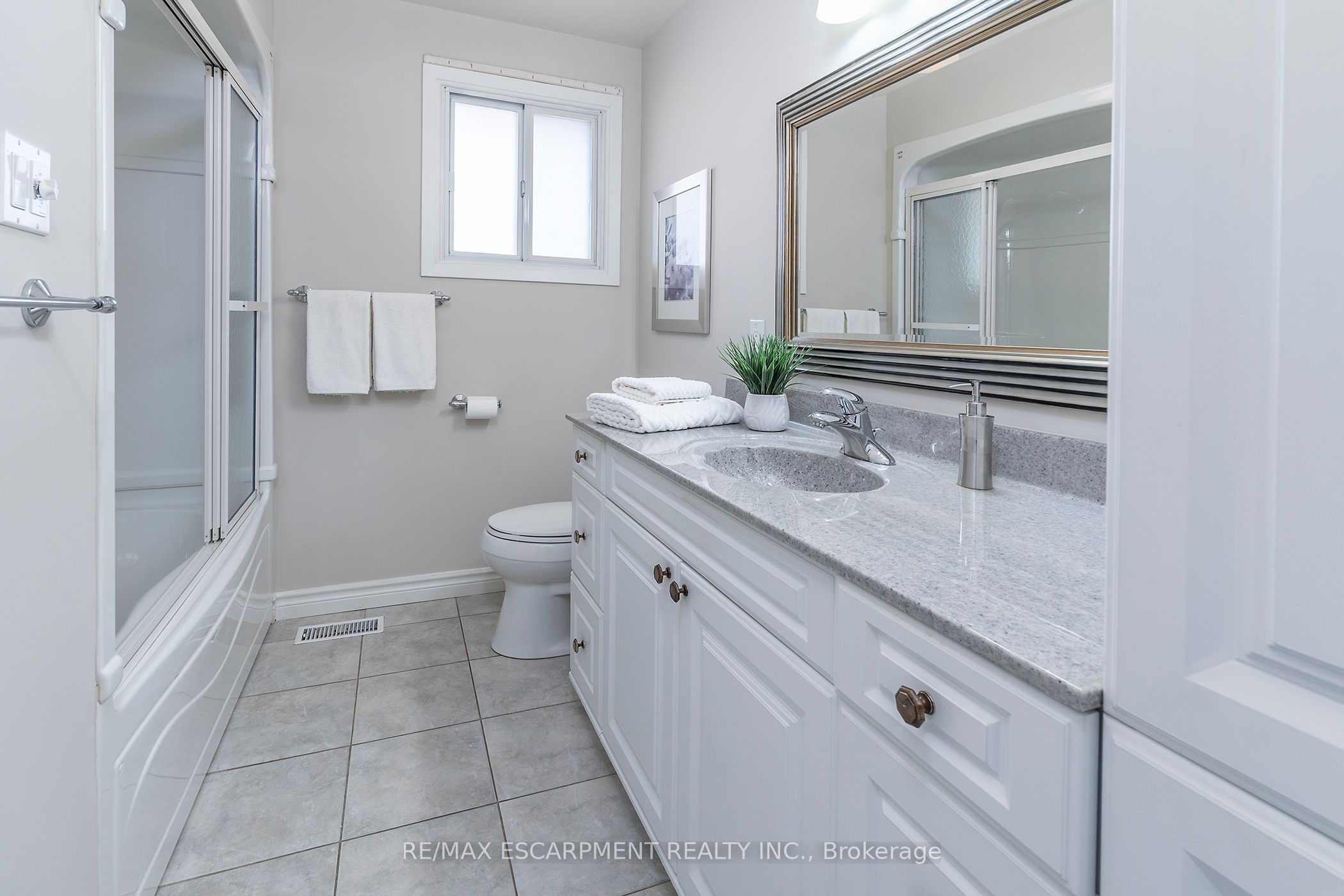 21 Green Forest Drive Property Photo 13