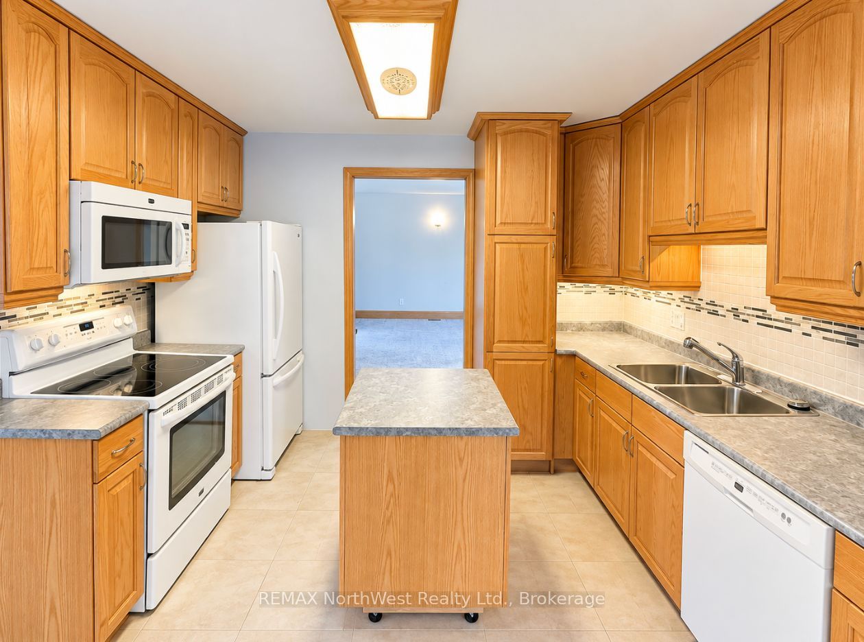 230 Fourth Street N Property Photo 9