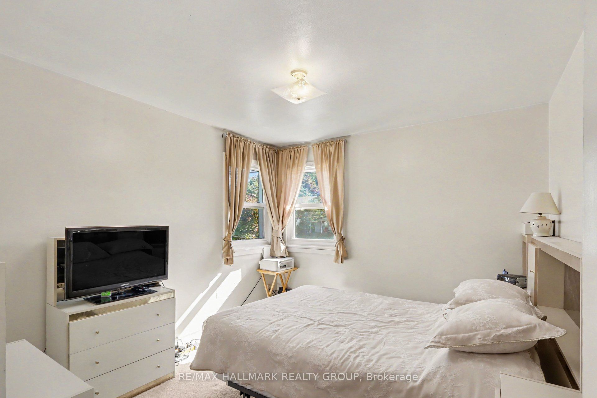 1388 Normandy Crescent Property Photo 5