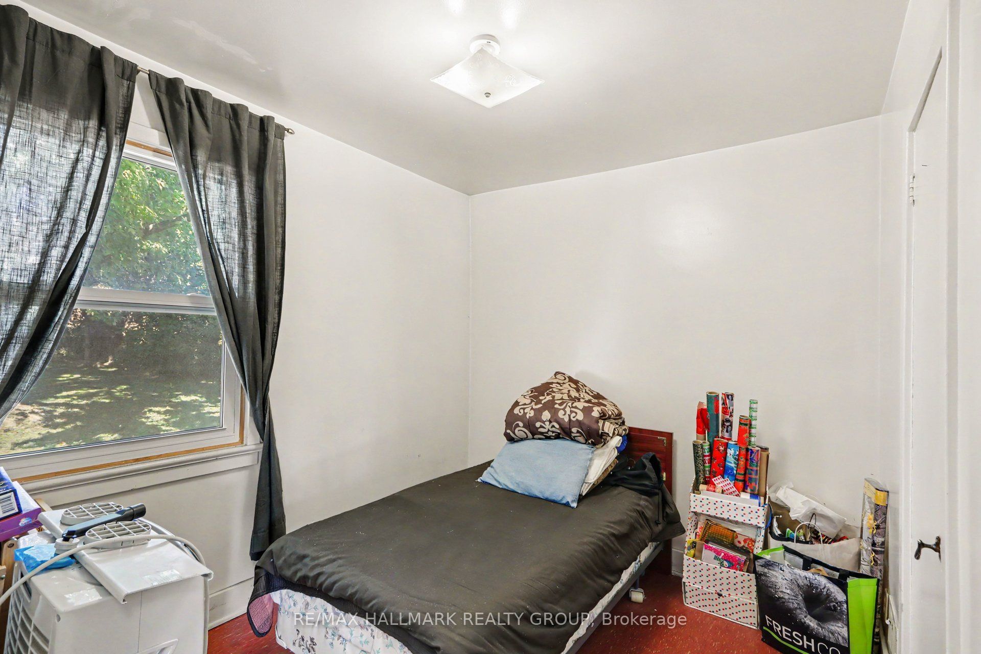1388 Normandy Crescent Property Photo 6
