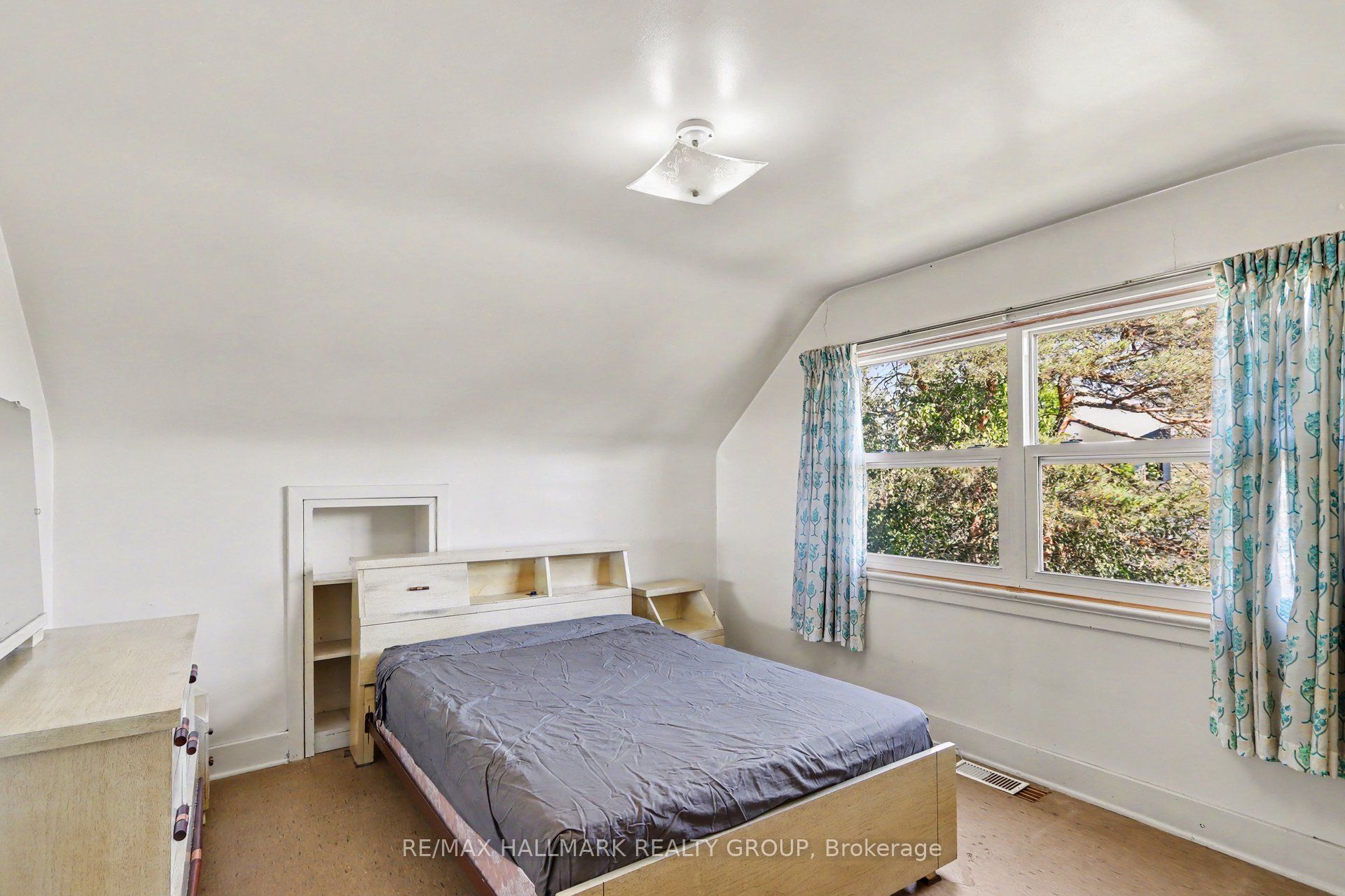 1388 Normandy Crescent Property Photo 8