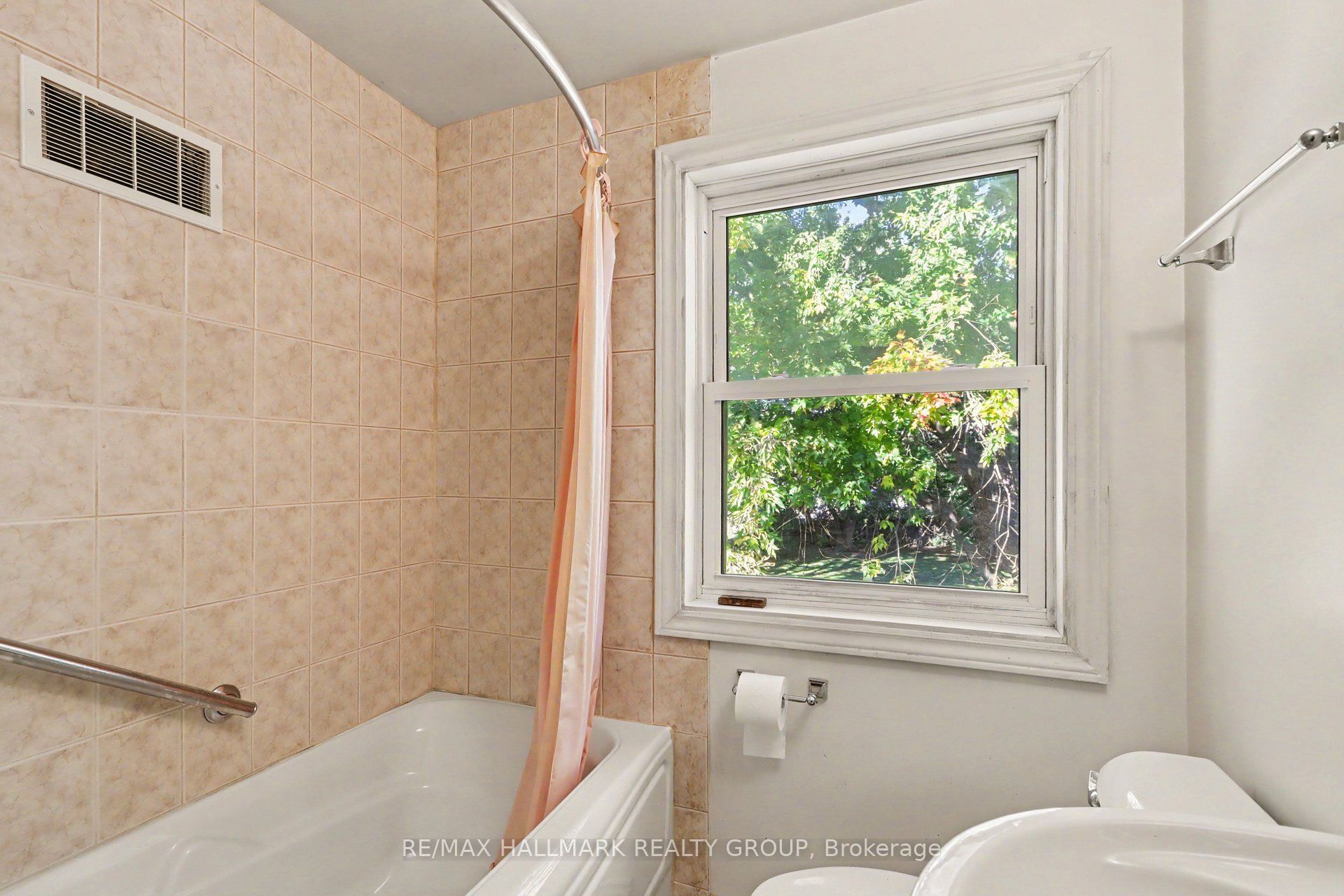 1388 Normandy Crescent Property Photo 10