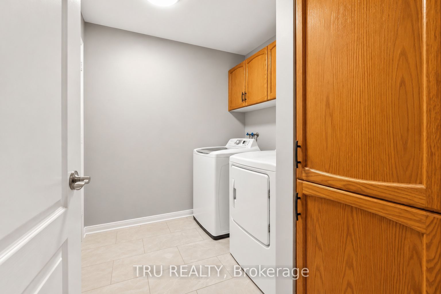 62 Hunter's Glen Crescent Property Photo 7