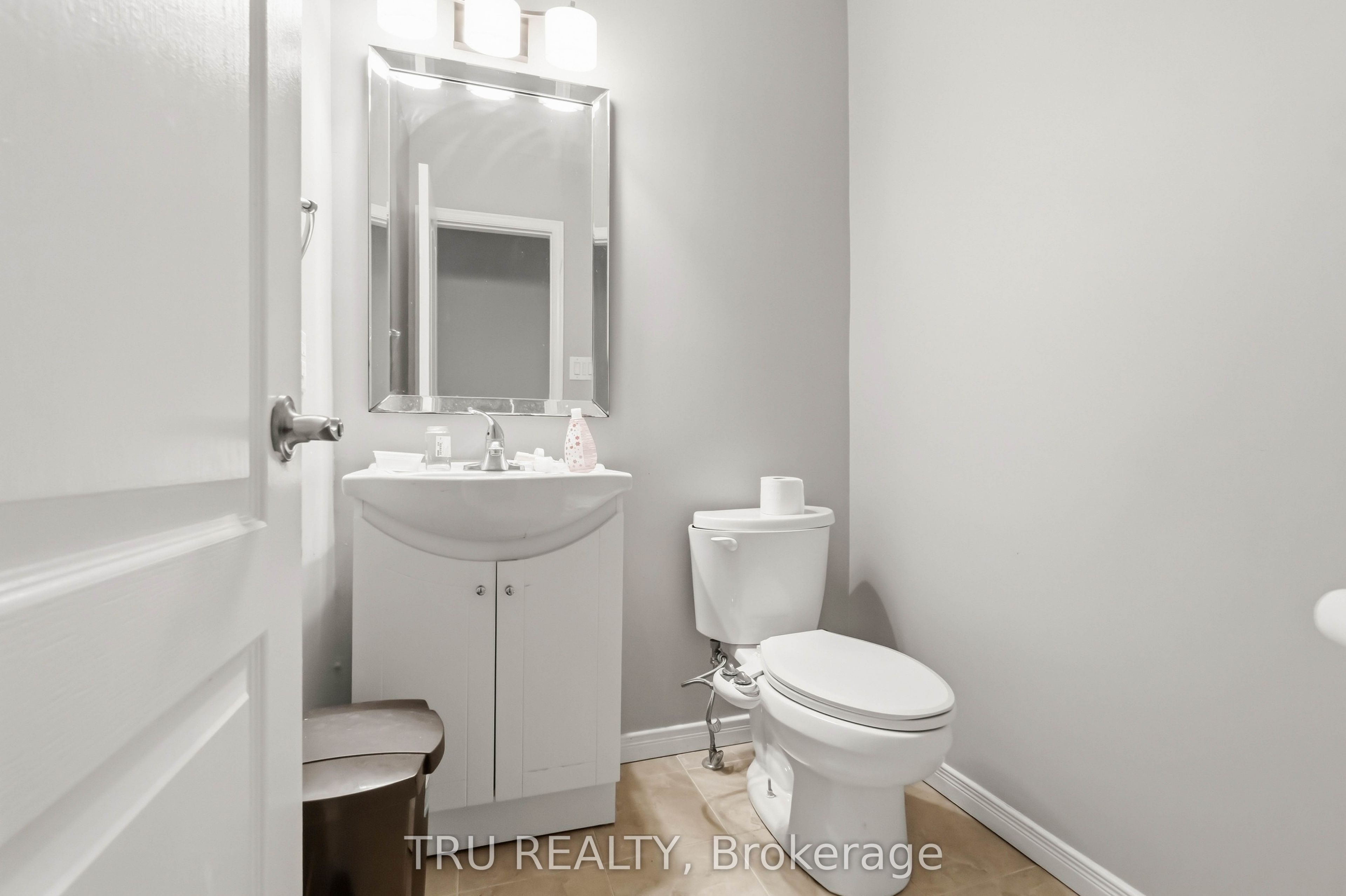 62 Hunter's Glen Crescent Property Photo 8