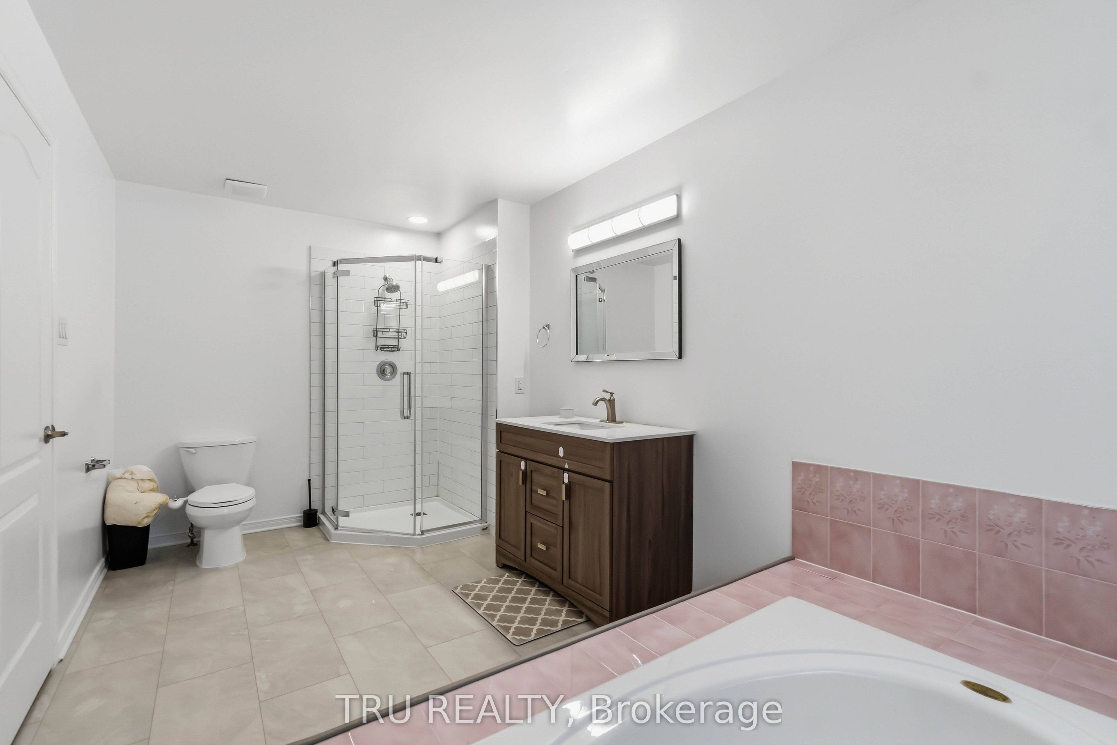62 Hunter's Glen Crescent Property Photo 24