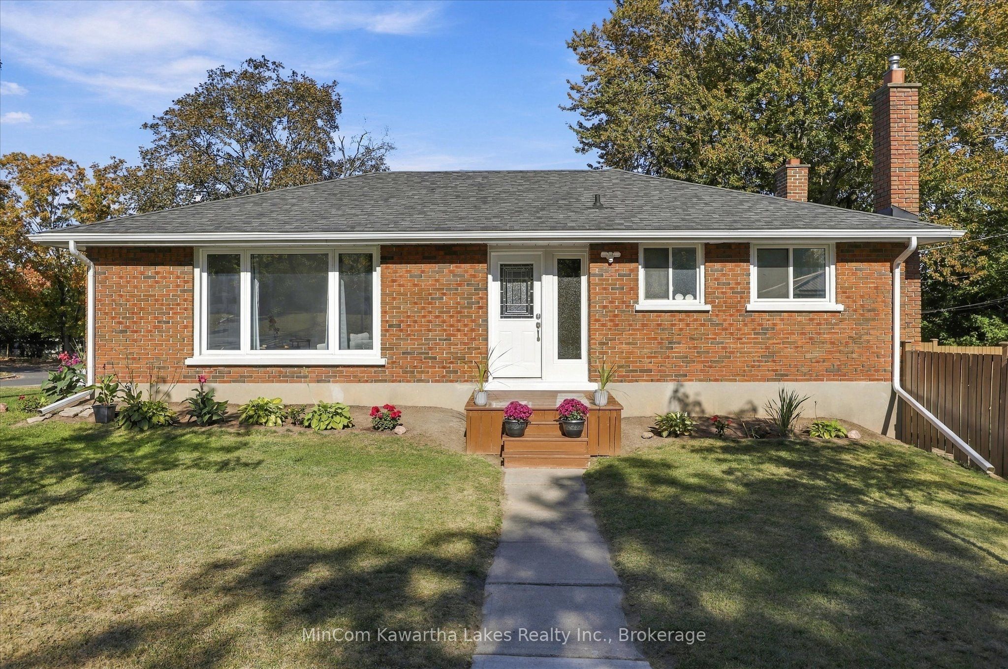 398 Applegrove Avenue Property Photo 2