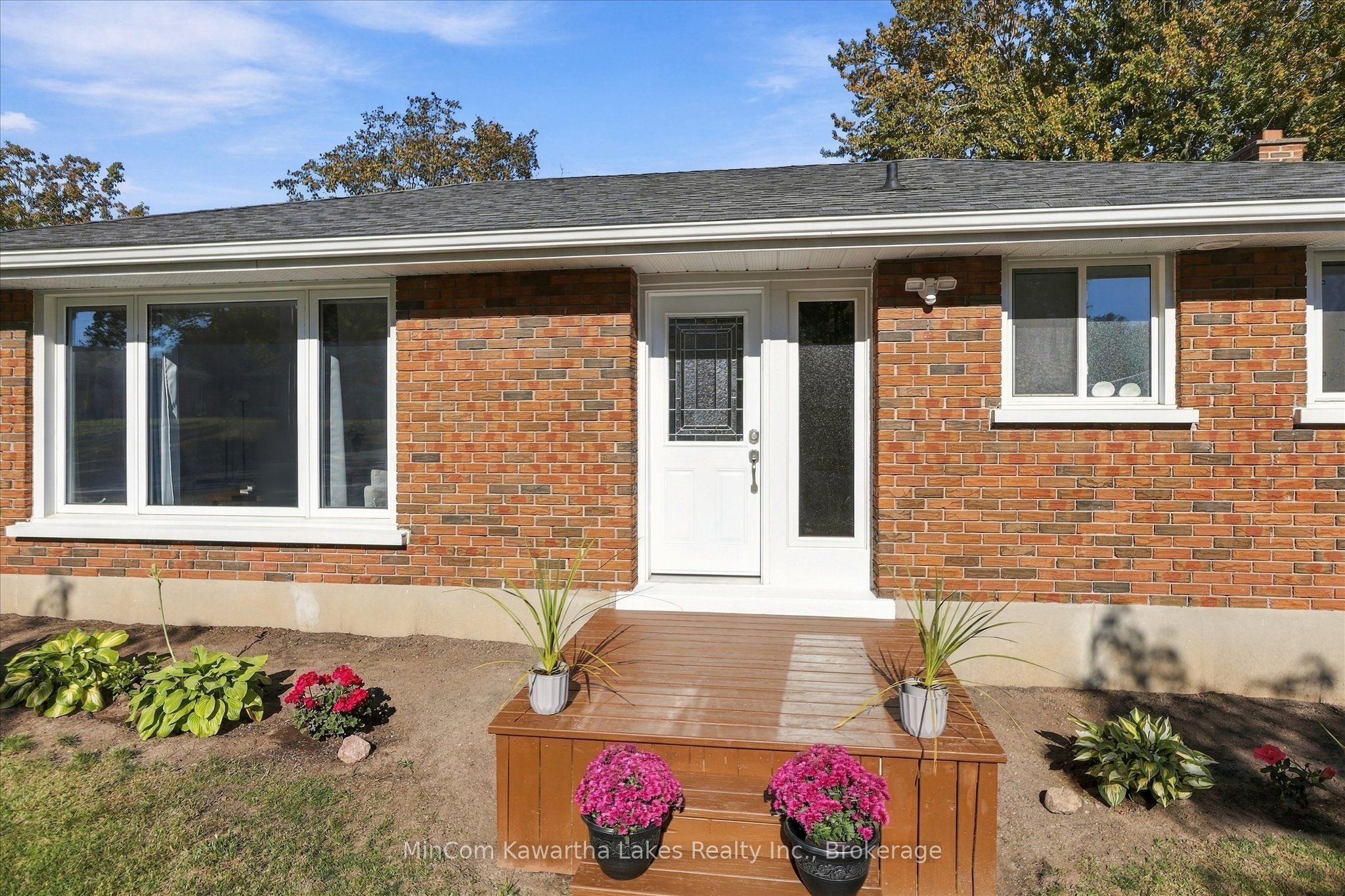 398 Applegrove Avenue Property Photo 3