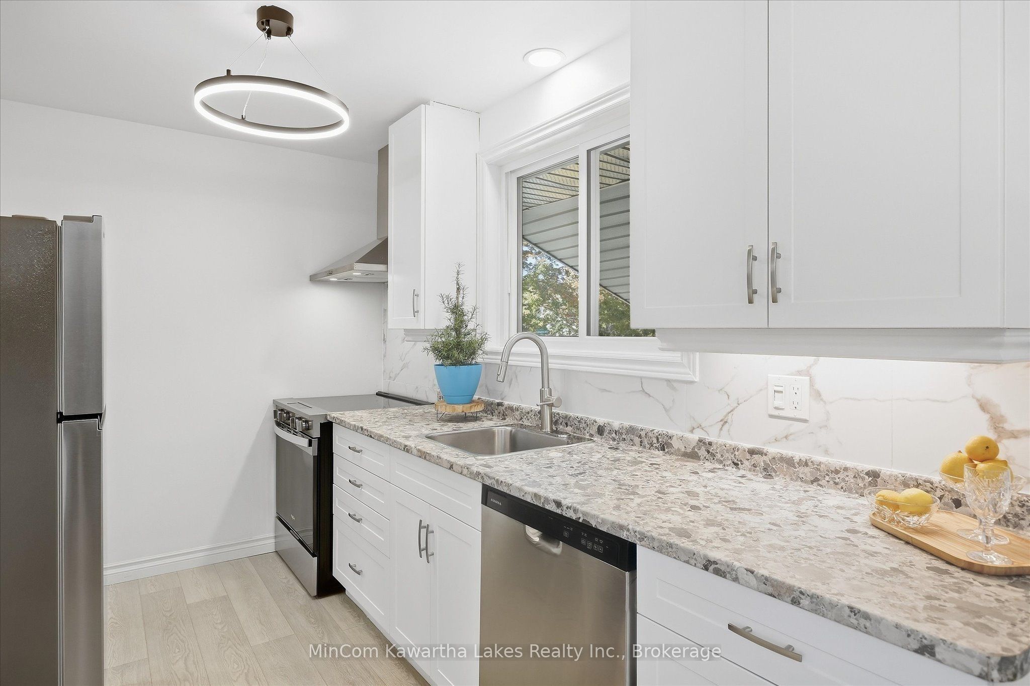 398 Applegrove Avenue Property Photo 12