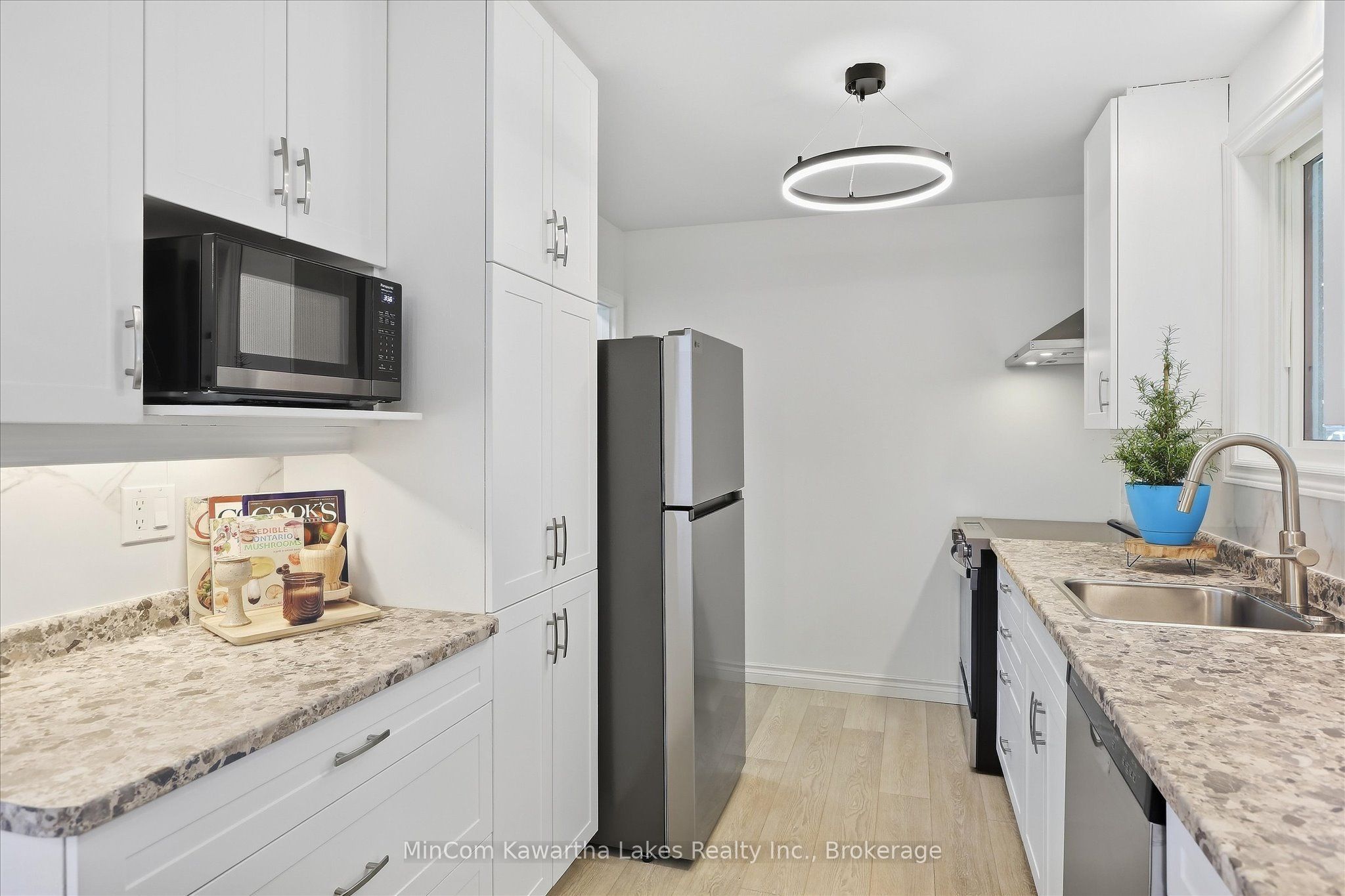 398 Applegrove Avenue Property Photo 13