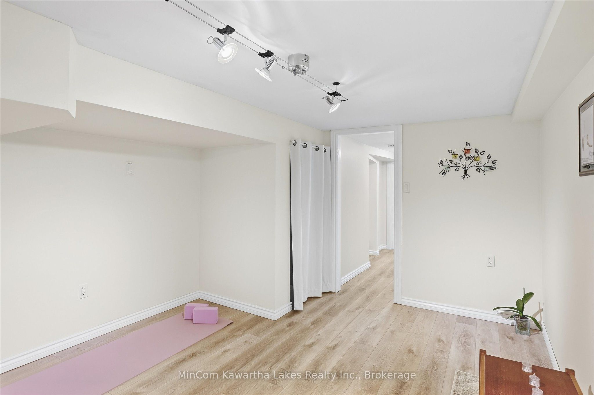 398 Applegrove Avenue Property Photo 34