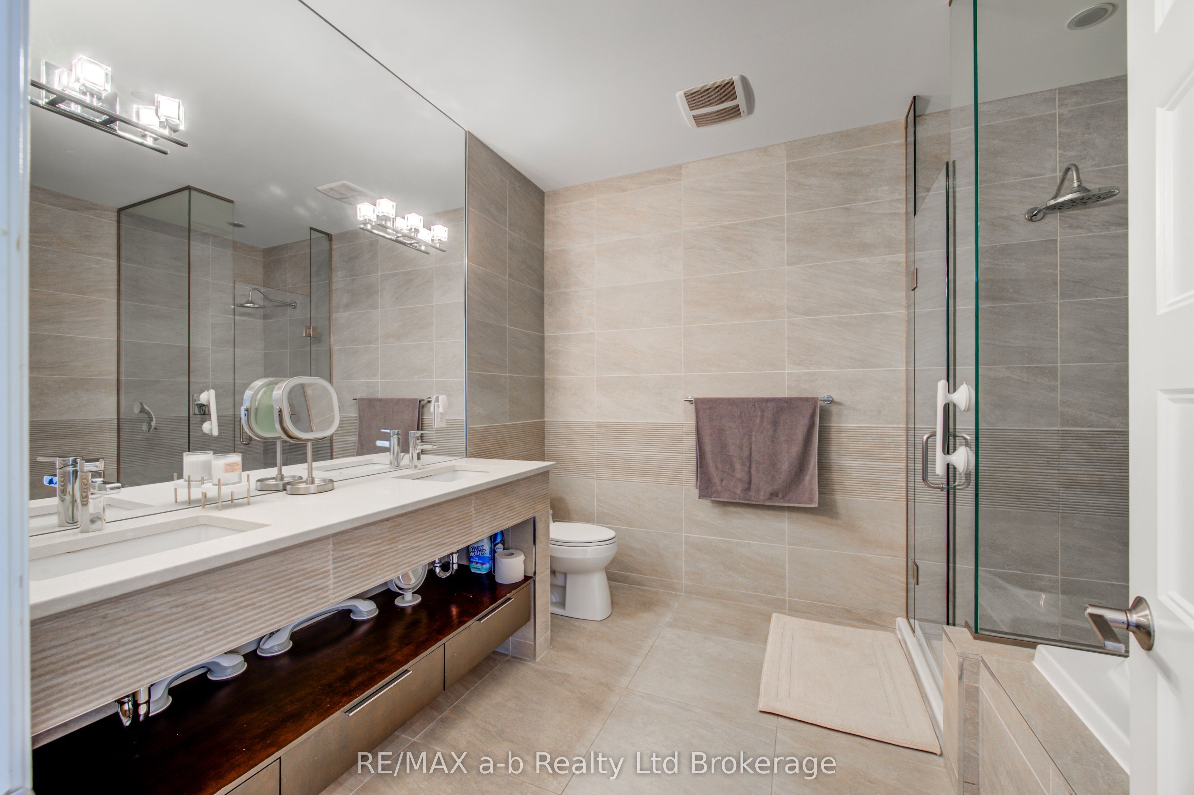 330 Ridout Street N 2702 Property Photo 25