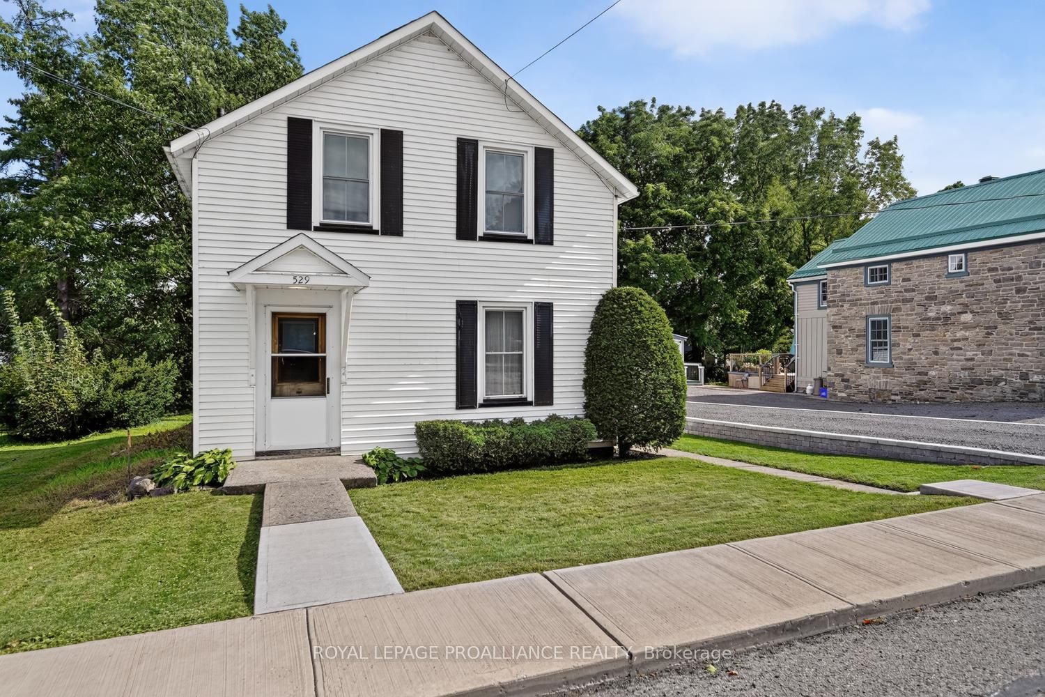 529 Dibble Street W Property Photo 1