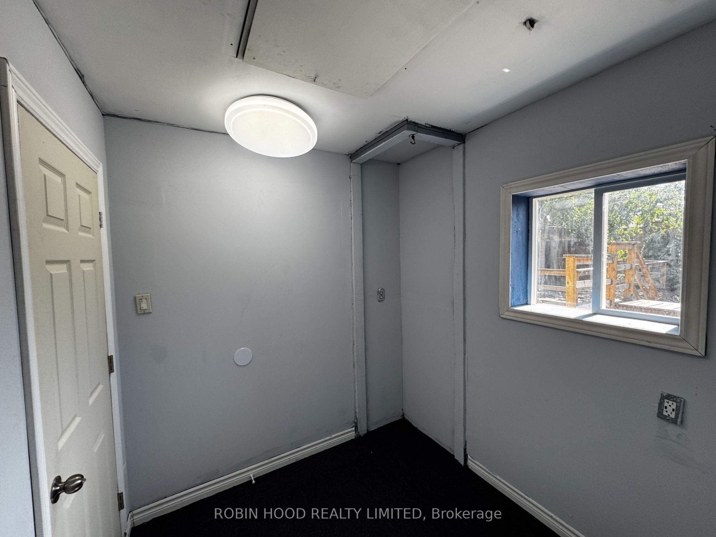 542 Mohawk Road E Property Photo 15