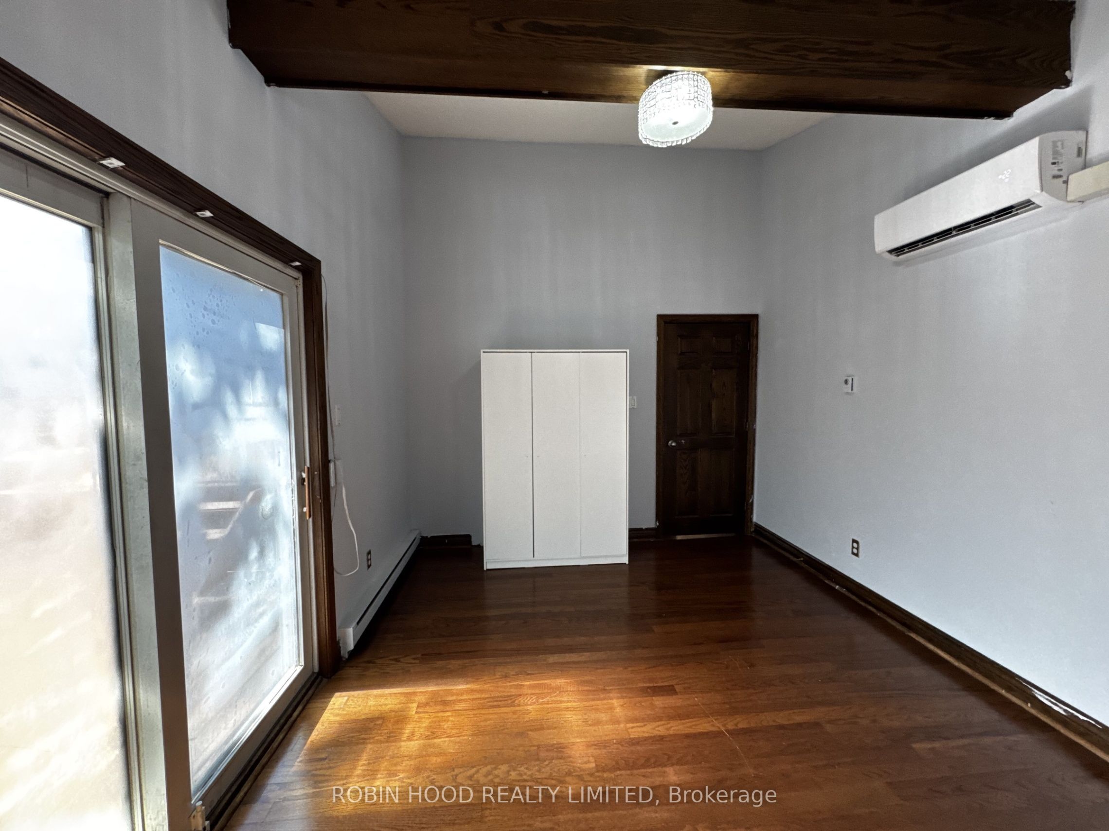 542 Mohawk Road E Property Photo 16