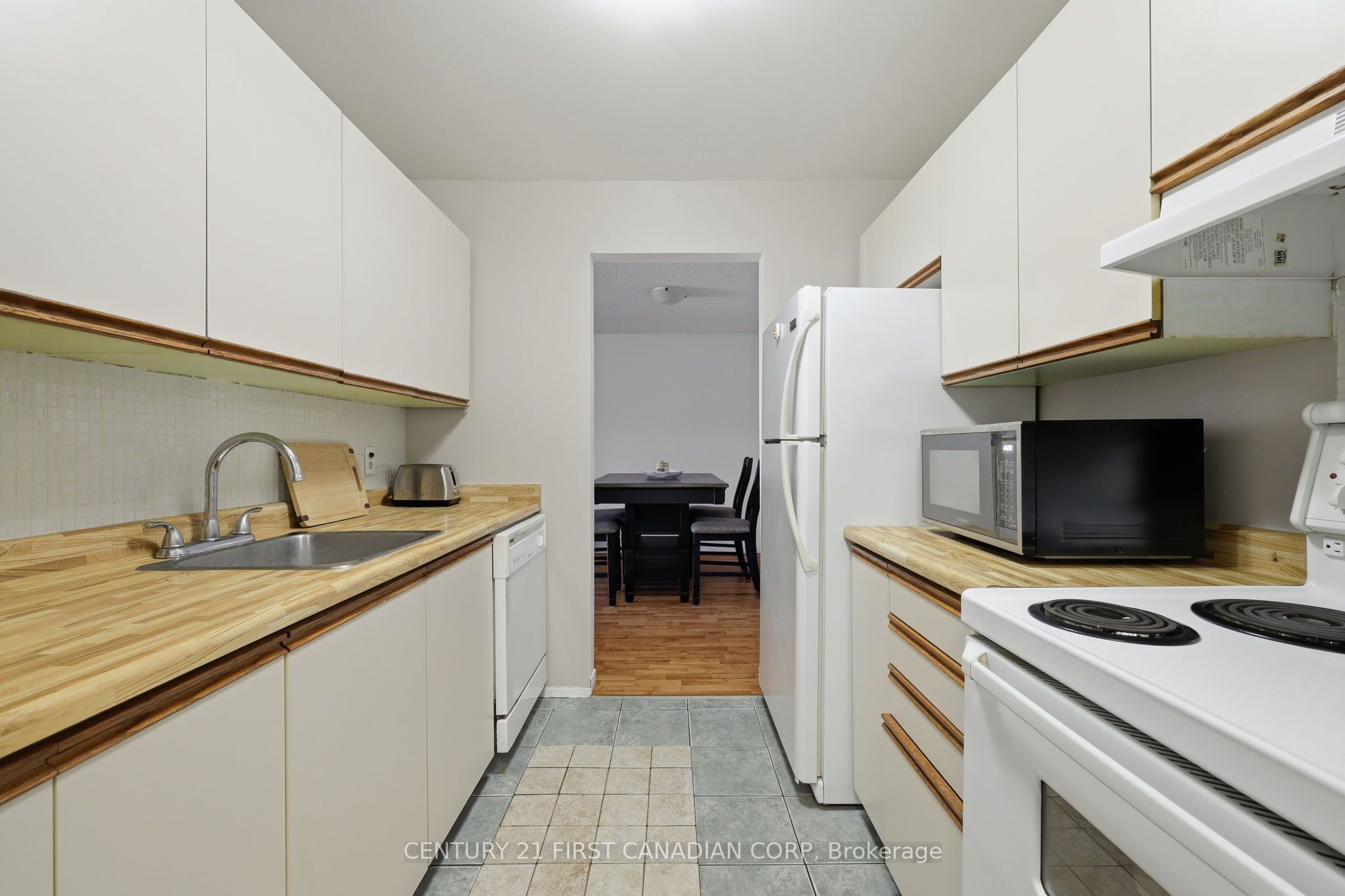 2228 Trafalgar Street 201 Property Photo 4