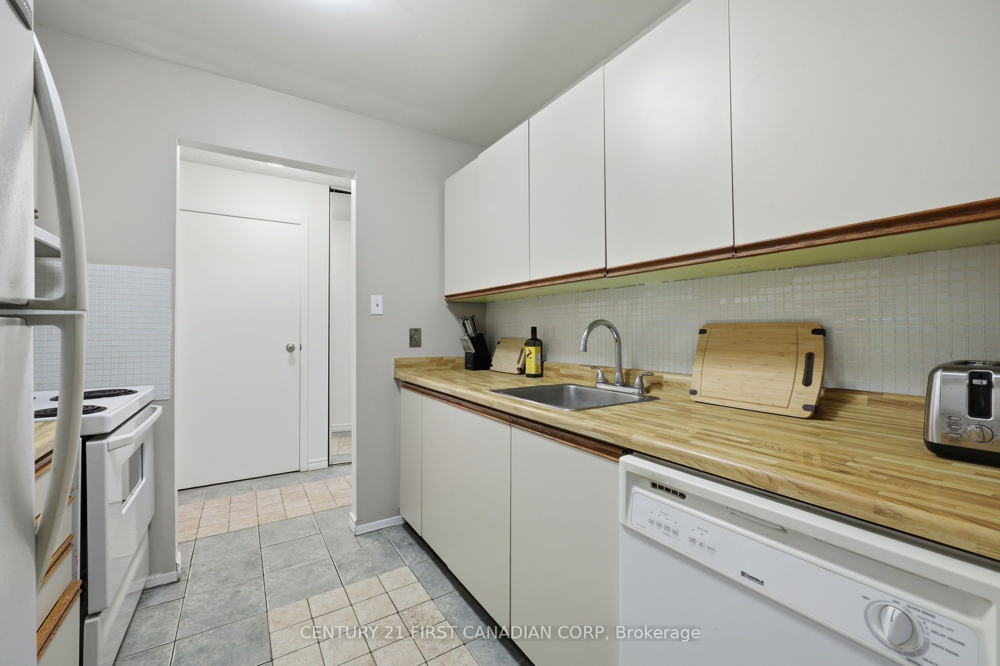 2228 Trafalgar Street 201 Property Photo 5