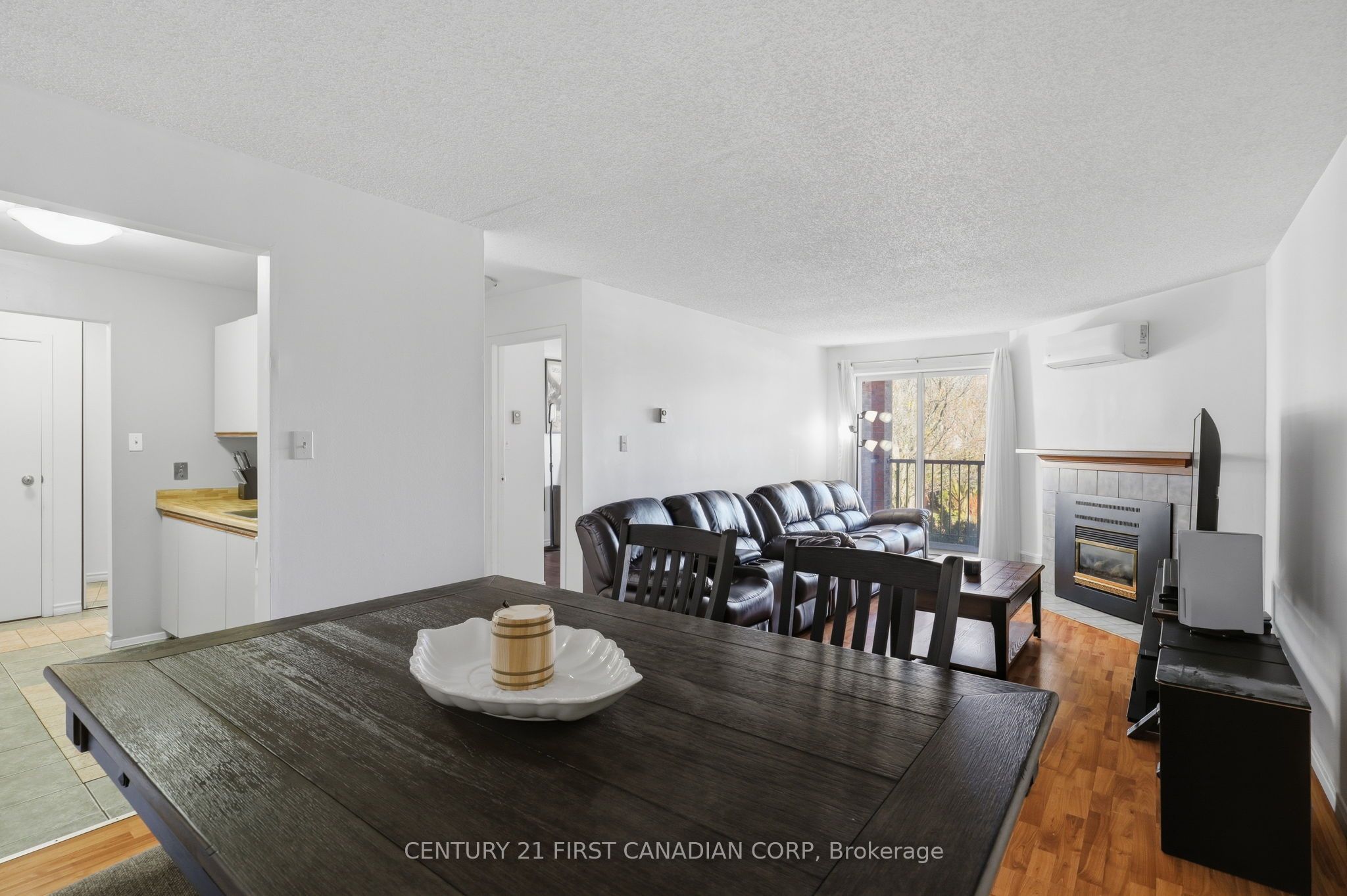 2228 Trafalgar Street 201 Property Photo 6