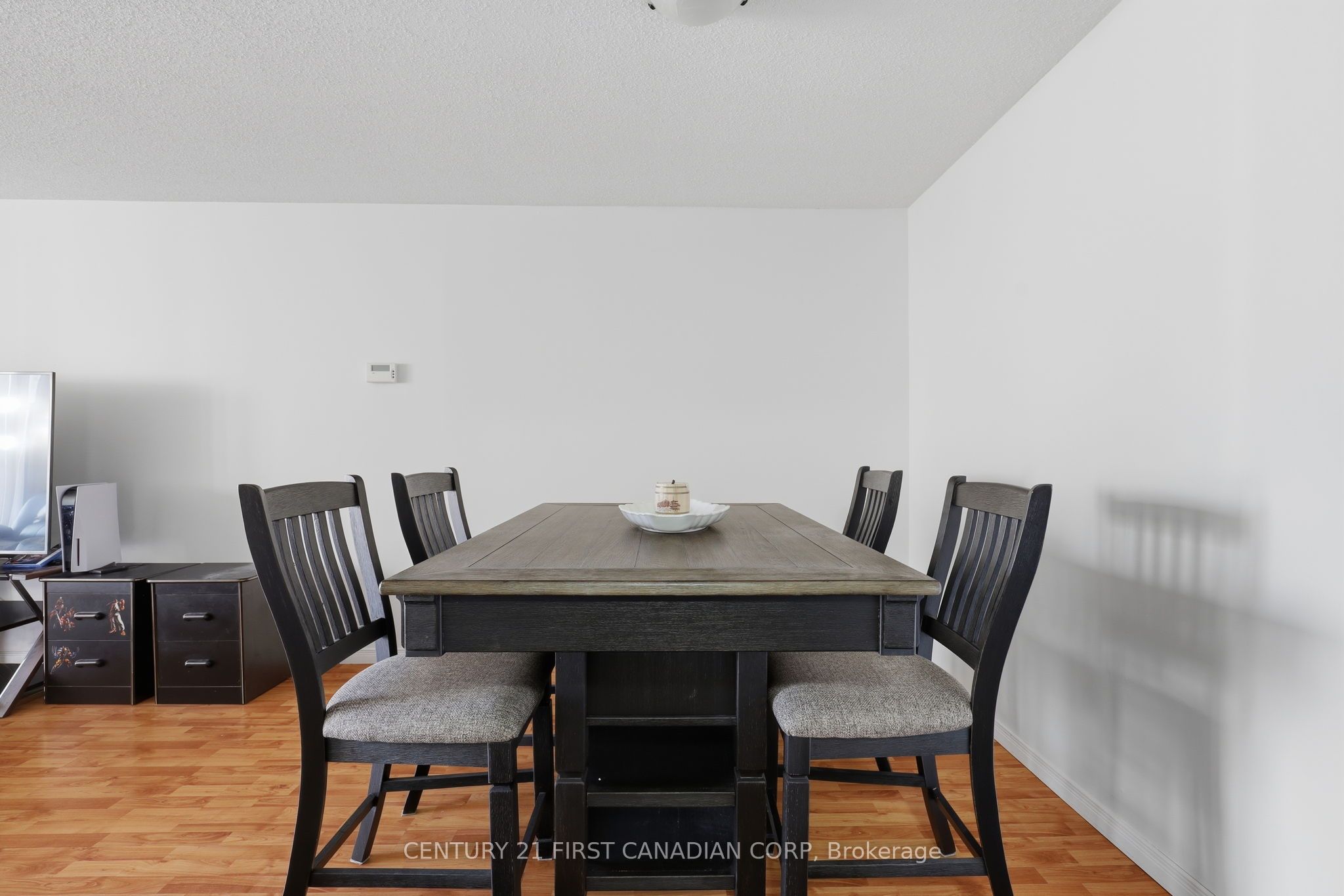 2228 Trafalgar Street 201 Property Photo 7