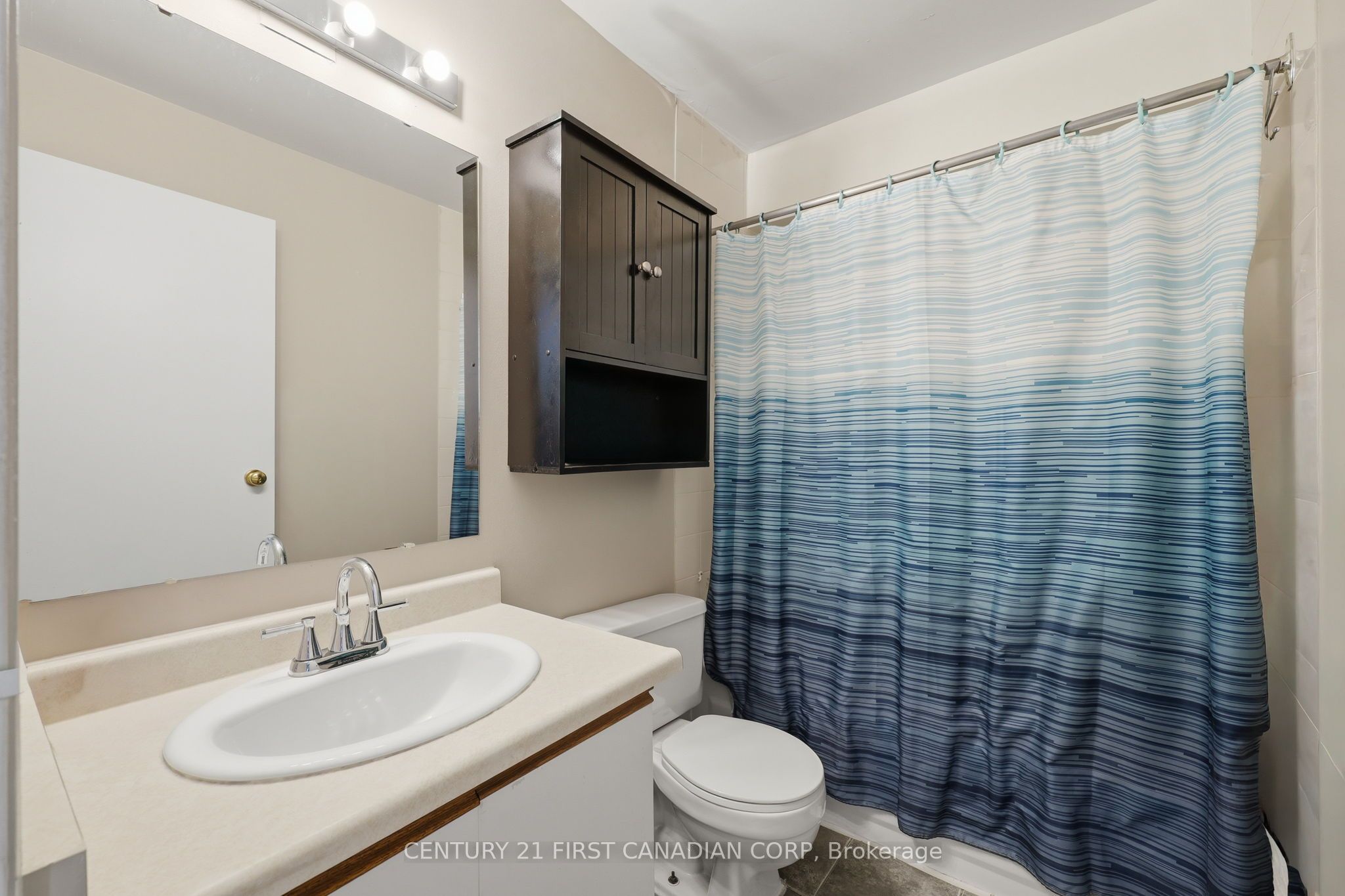 2228 Trafalgar Street 201 Property Photo 11