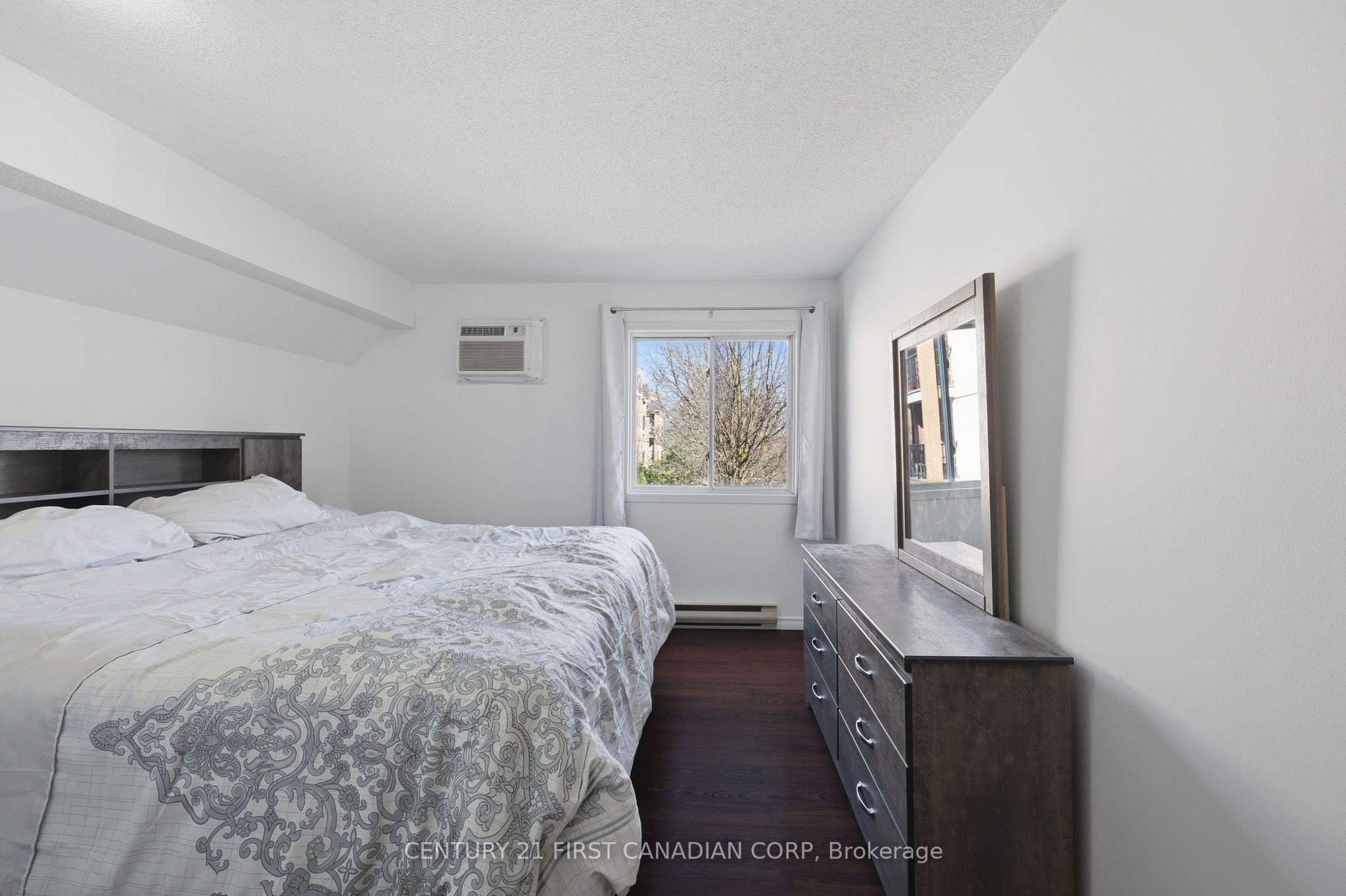 2228 Trafalgar Street 201 Property Photo 15