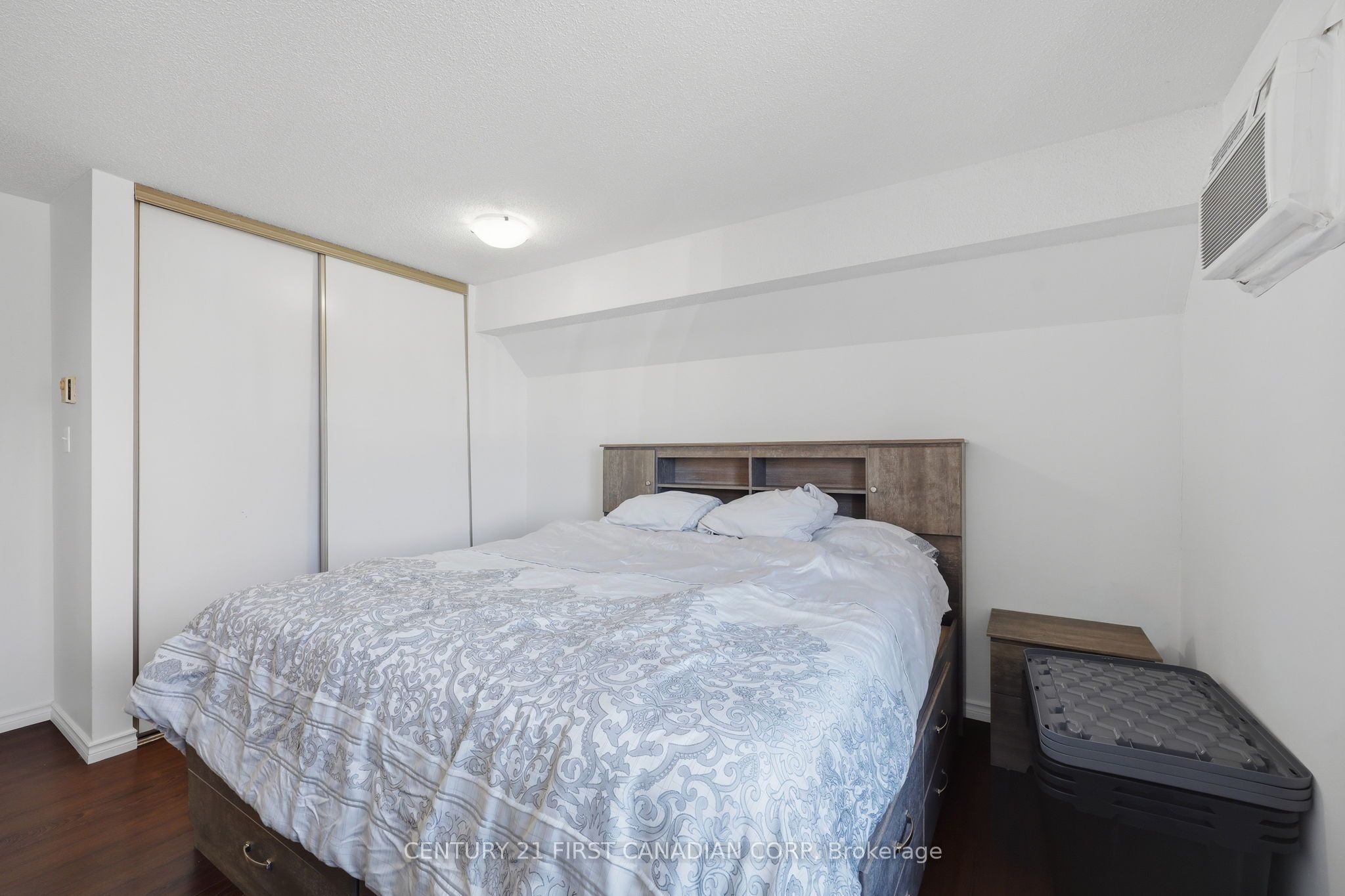2228 Trafalgar Street 201 Property Photo 17