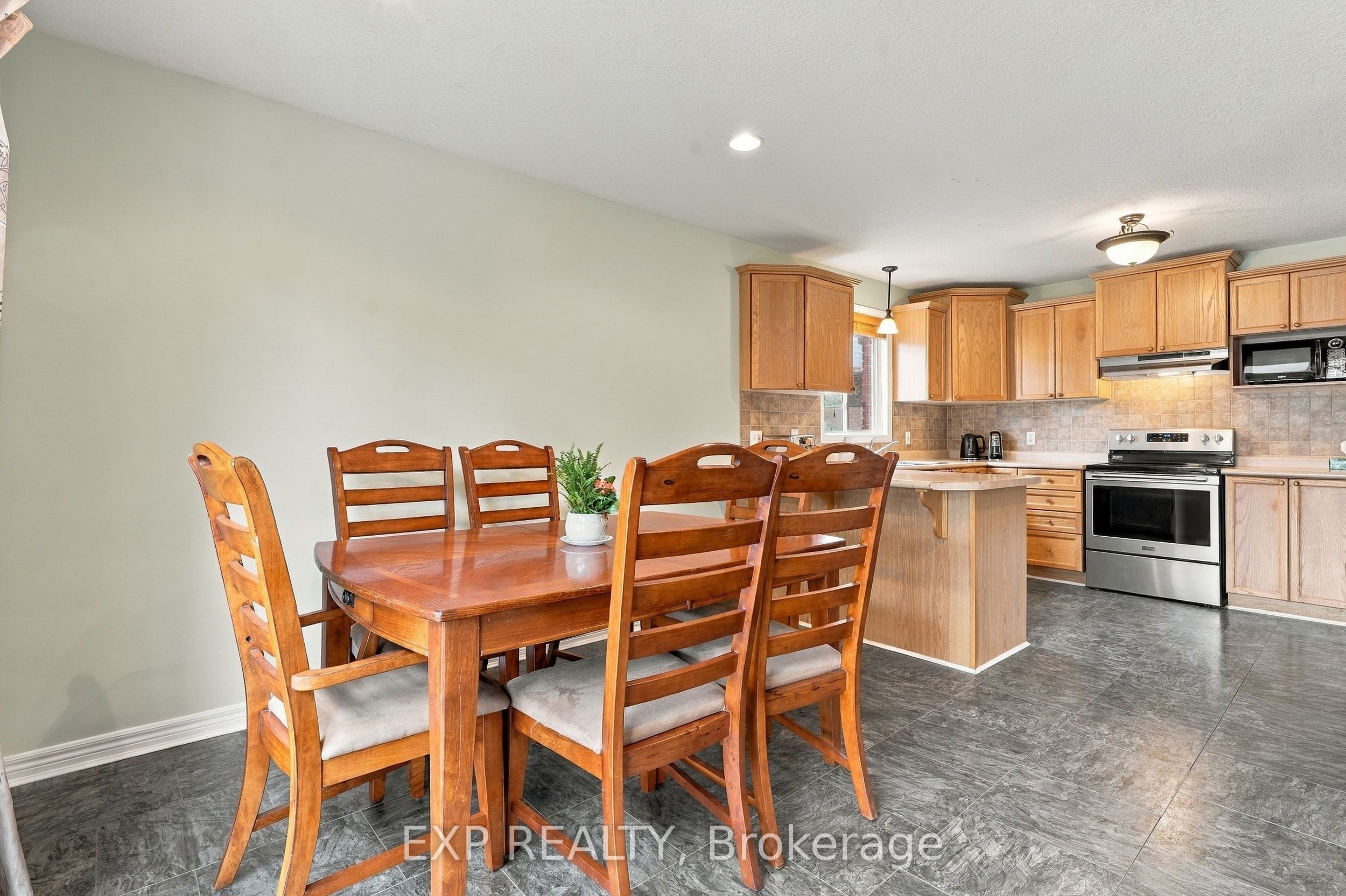 99 Stiefelmeyer Crescent Property Photo 10