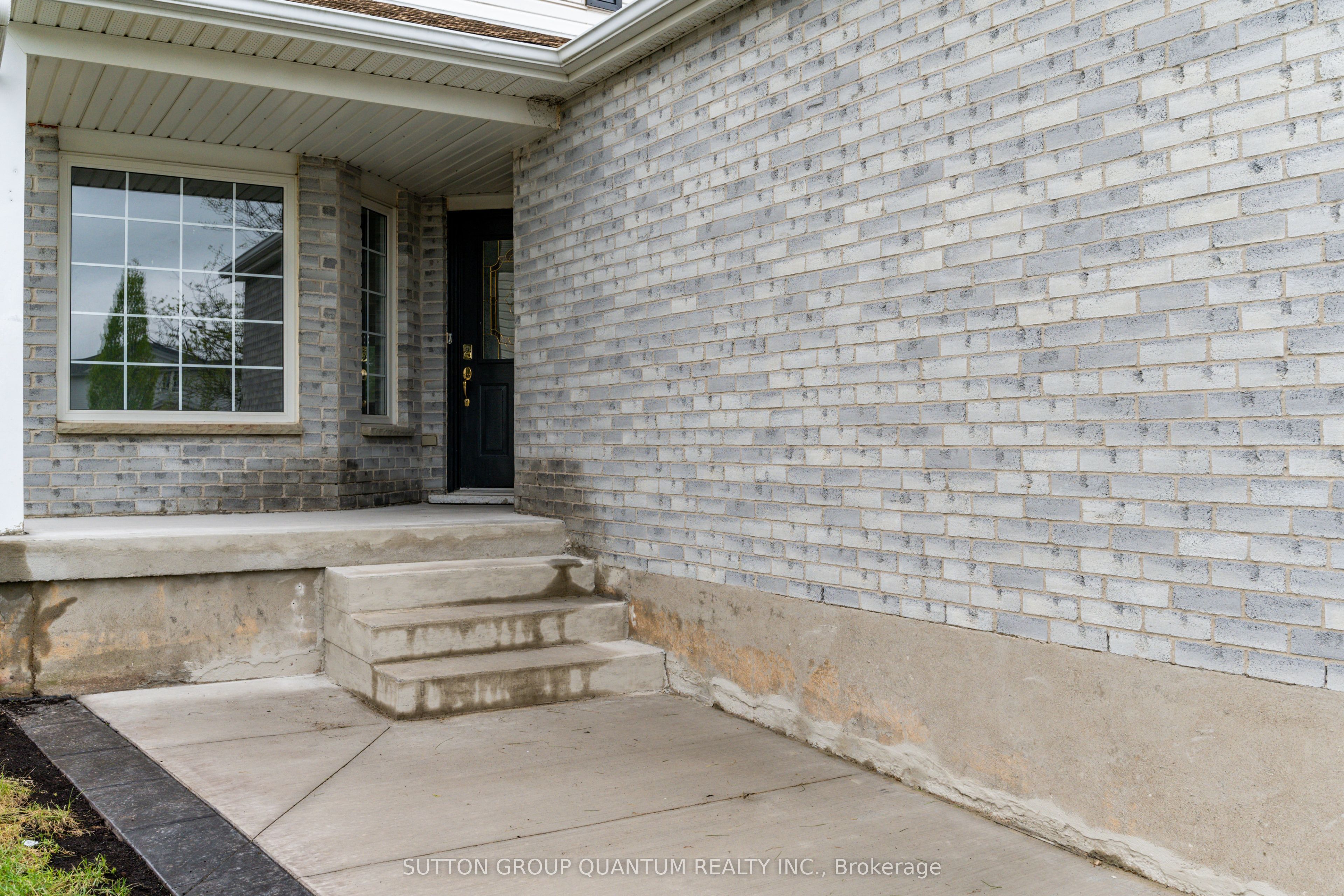 48 White Sands Court Upper Property Photo 2