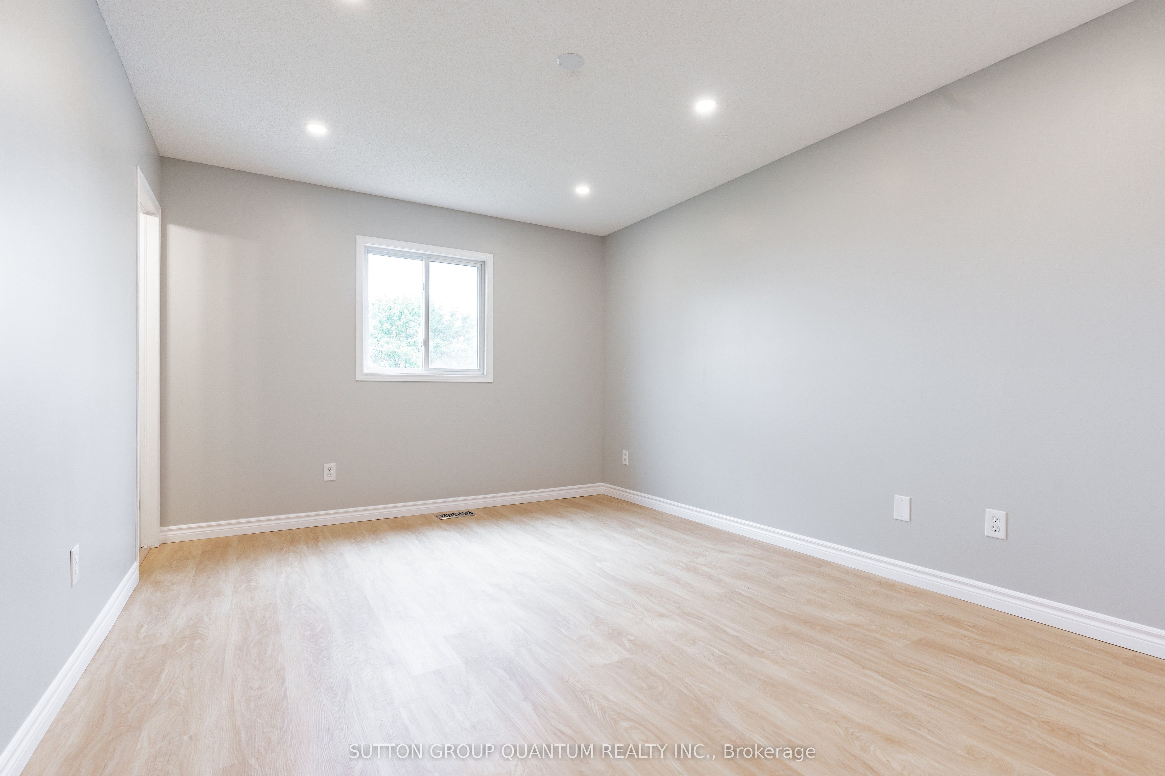 48 White Sands Court Upper Property Photo 16