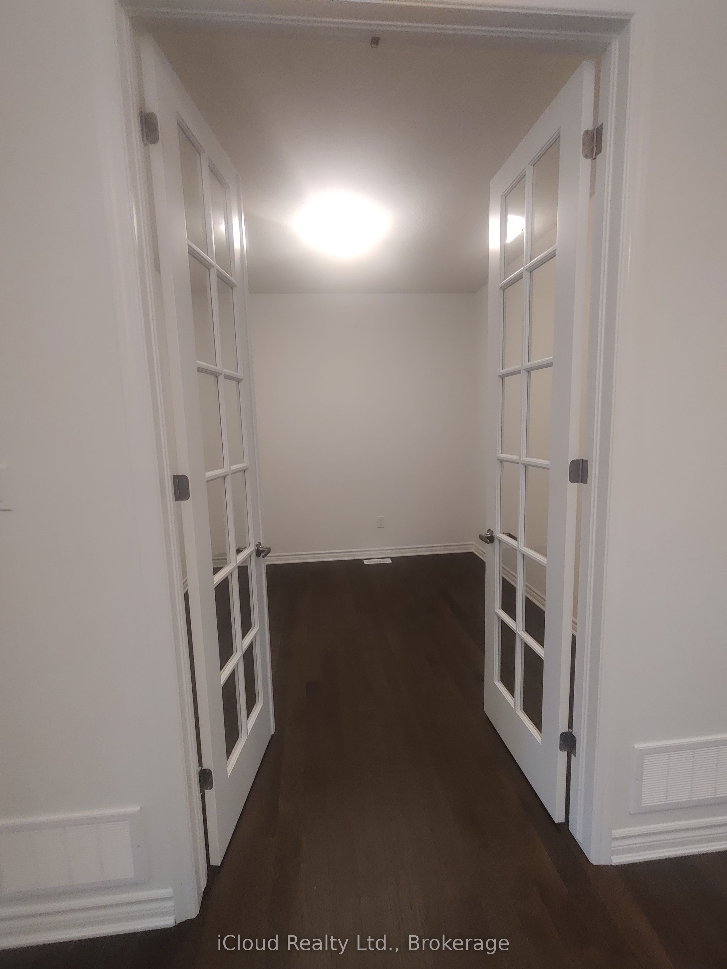 26 Milt Schmidt Street Property Photo 2