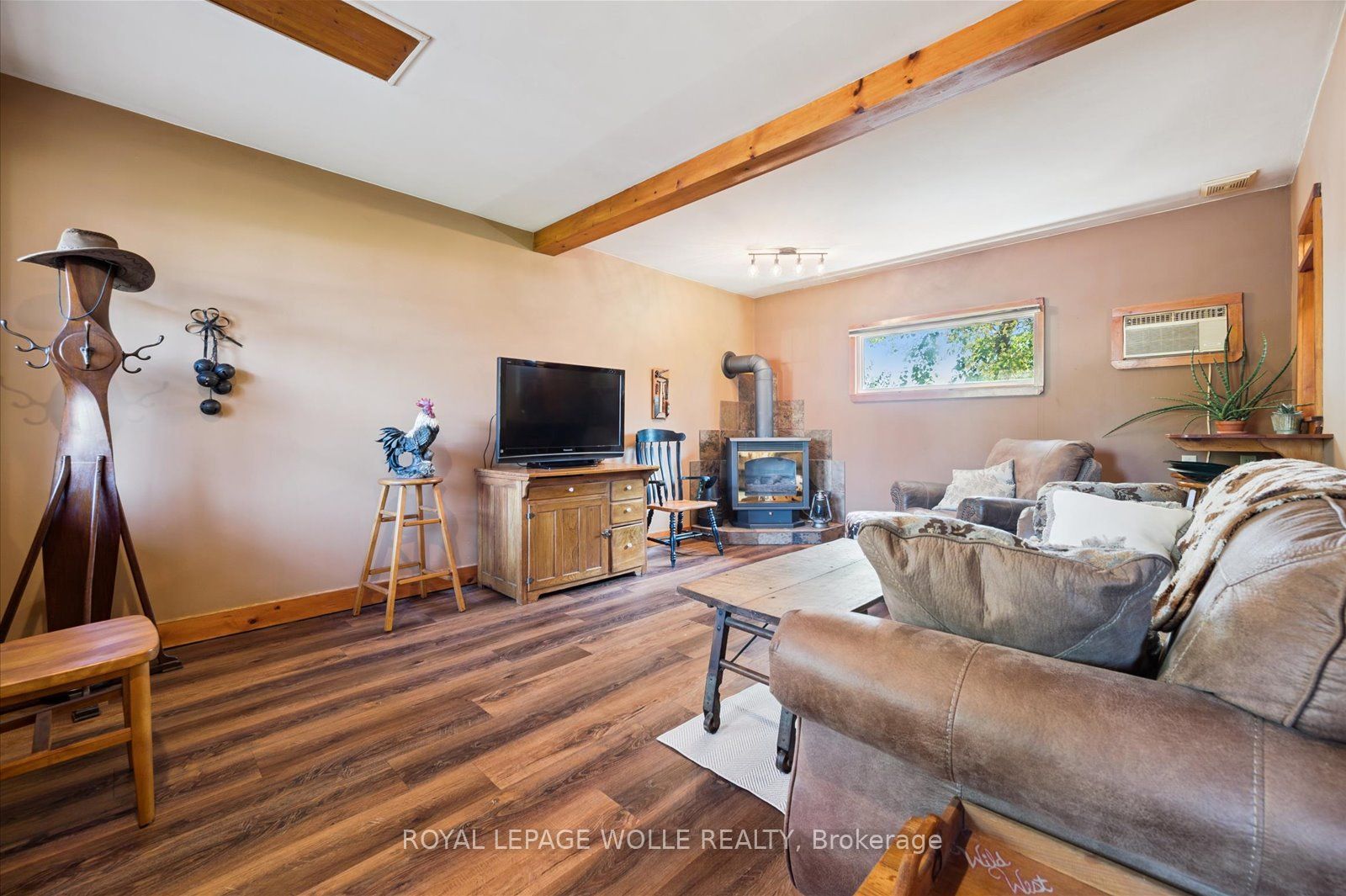 465 Karn Street Property Photo 6