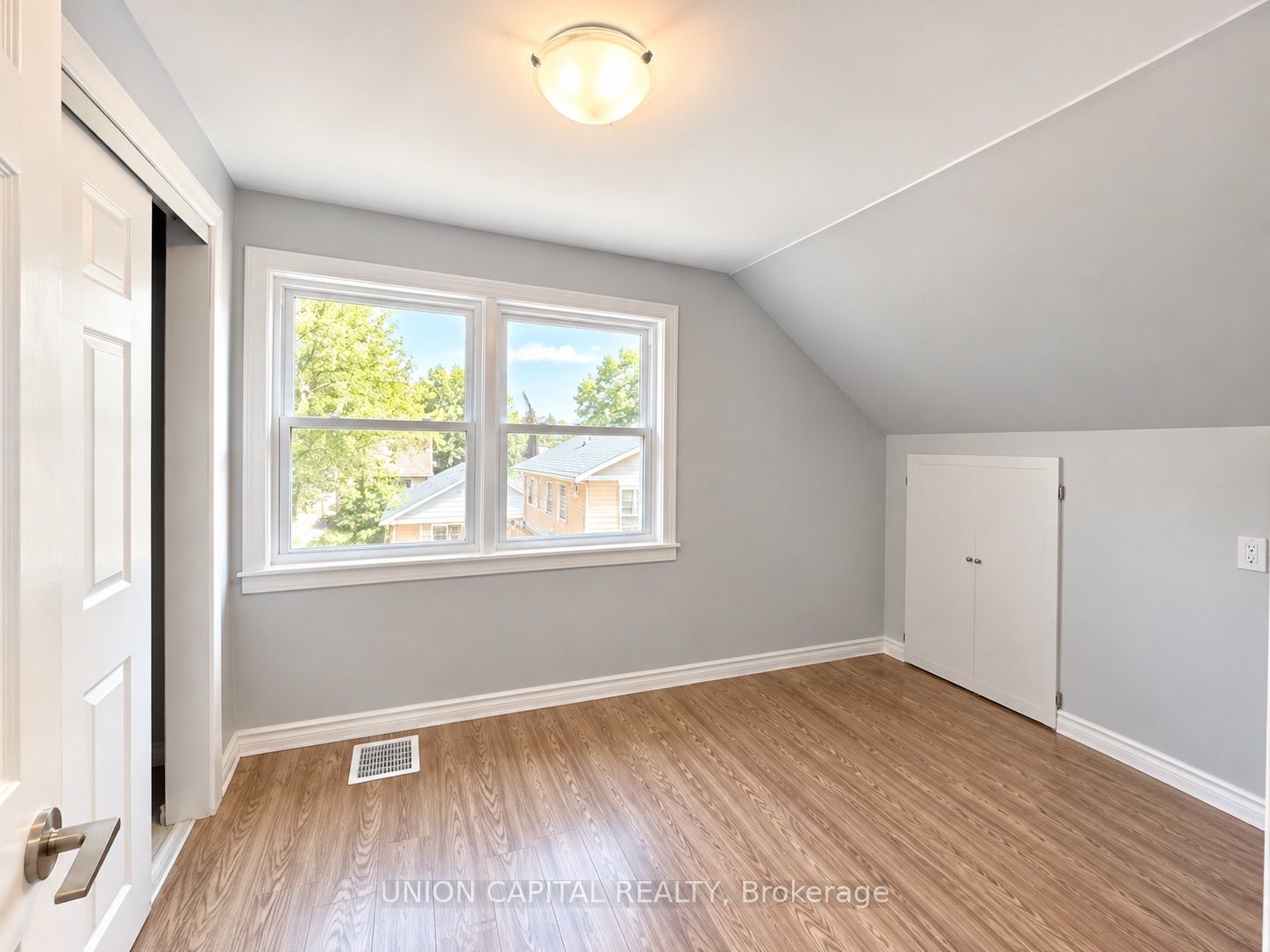 35 Normanhurst Avenue Property Photo 8
