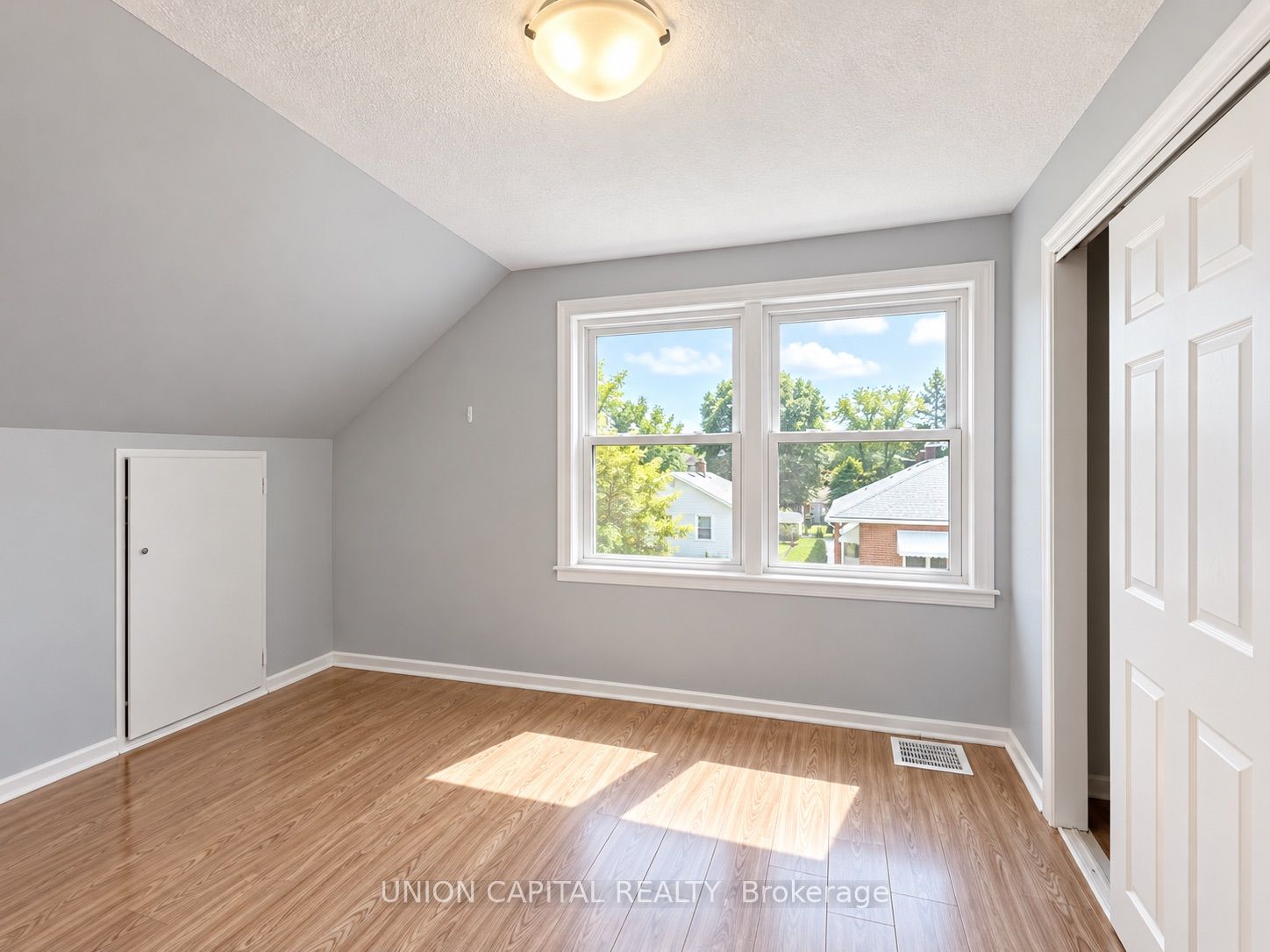 35 Normanhurst Avenue Property Photo 9