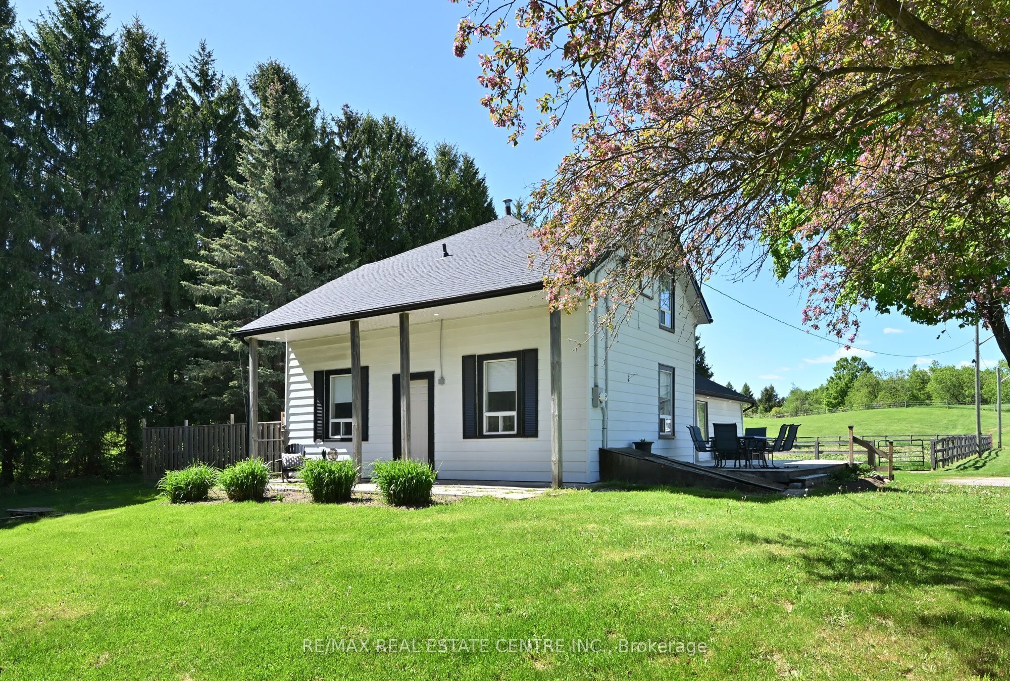 347157 Mono Centre Road Property Photo 2