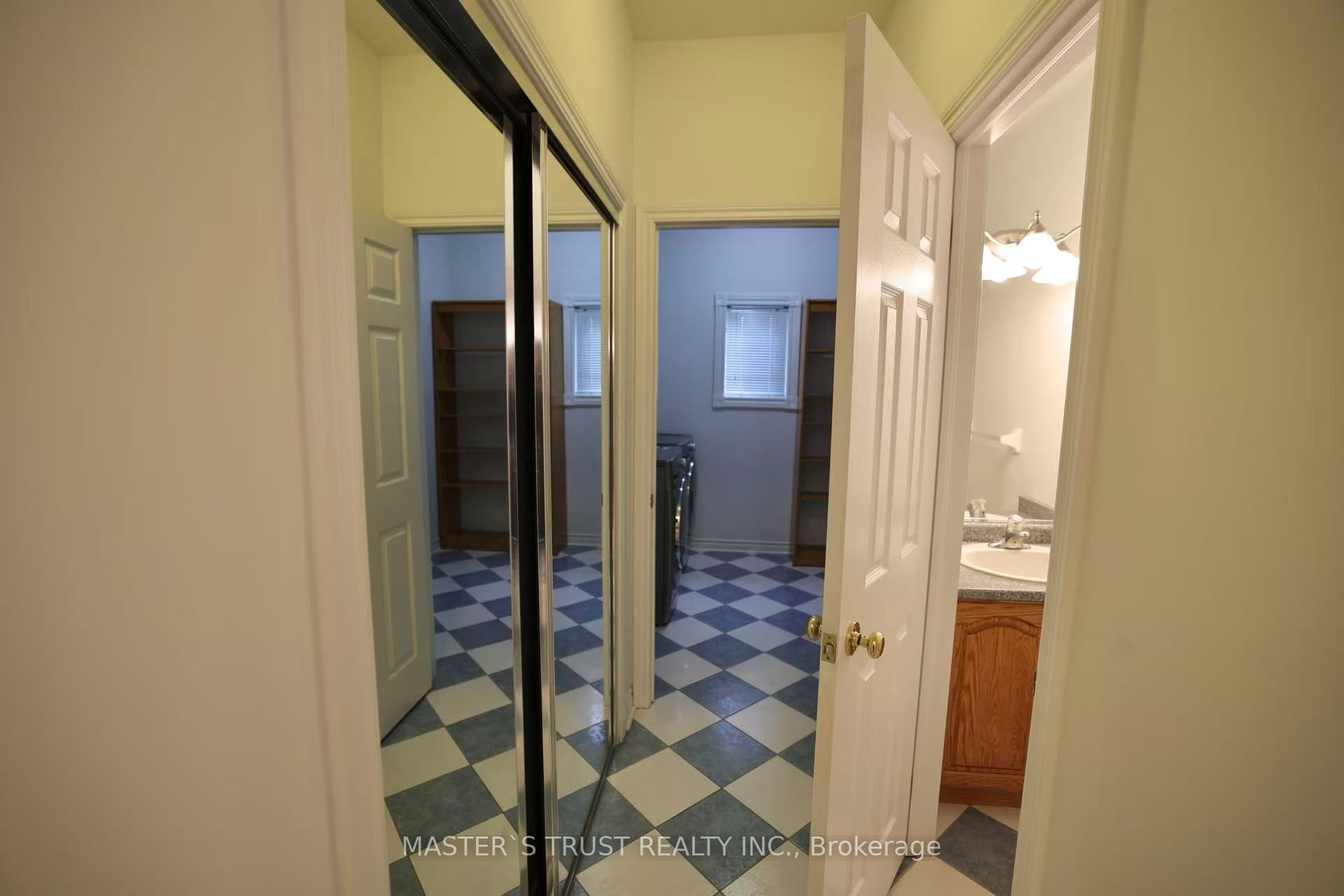 7 Westra Drive Property Photo 5