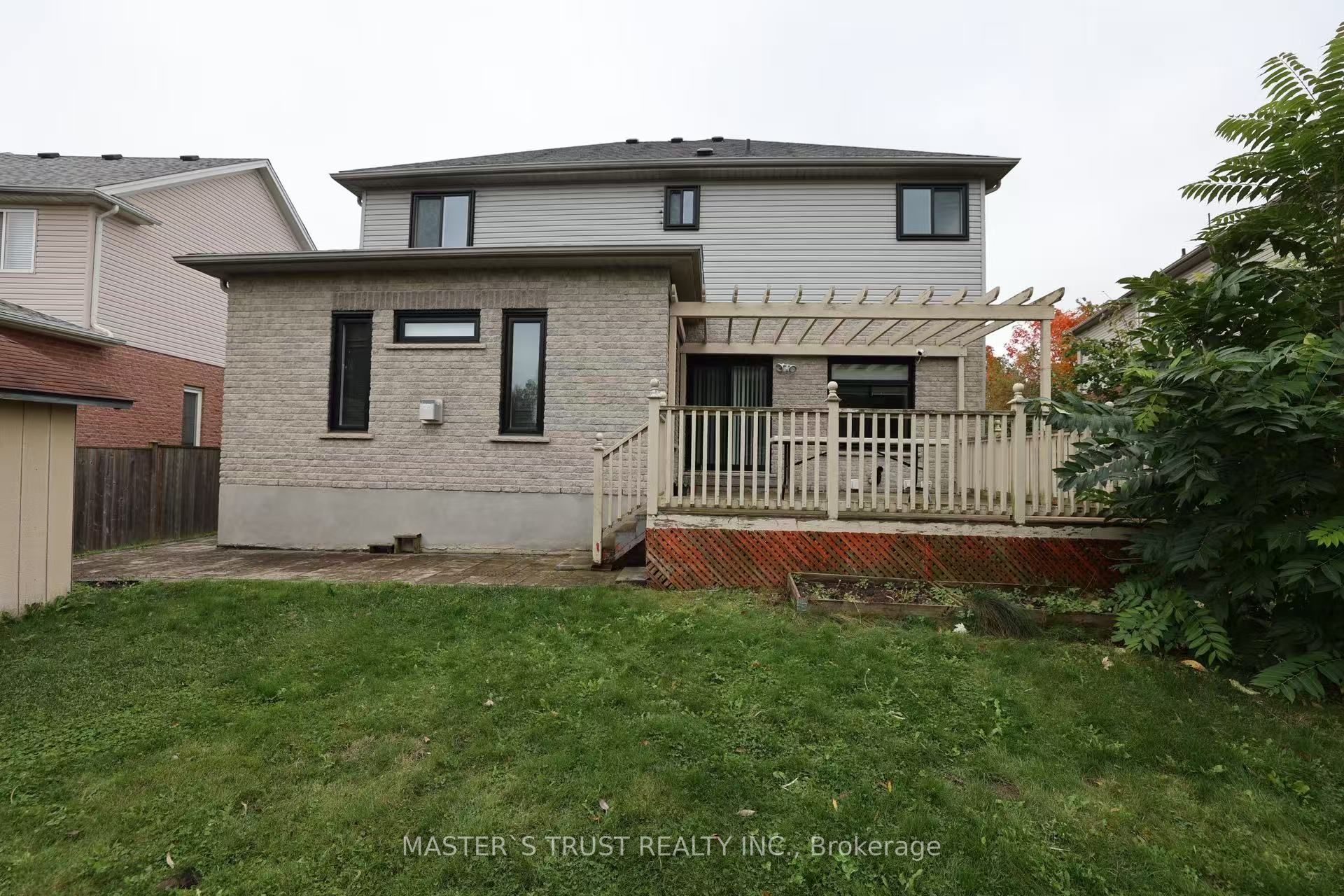 7 Westra Drive Property Photo 31