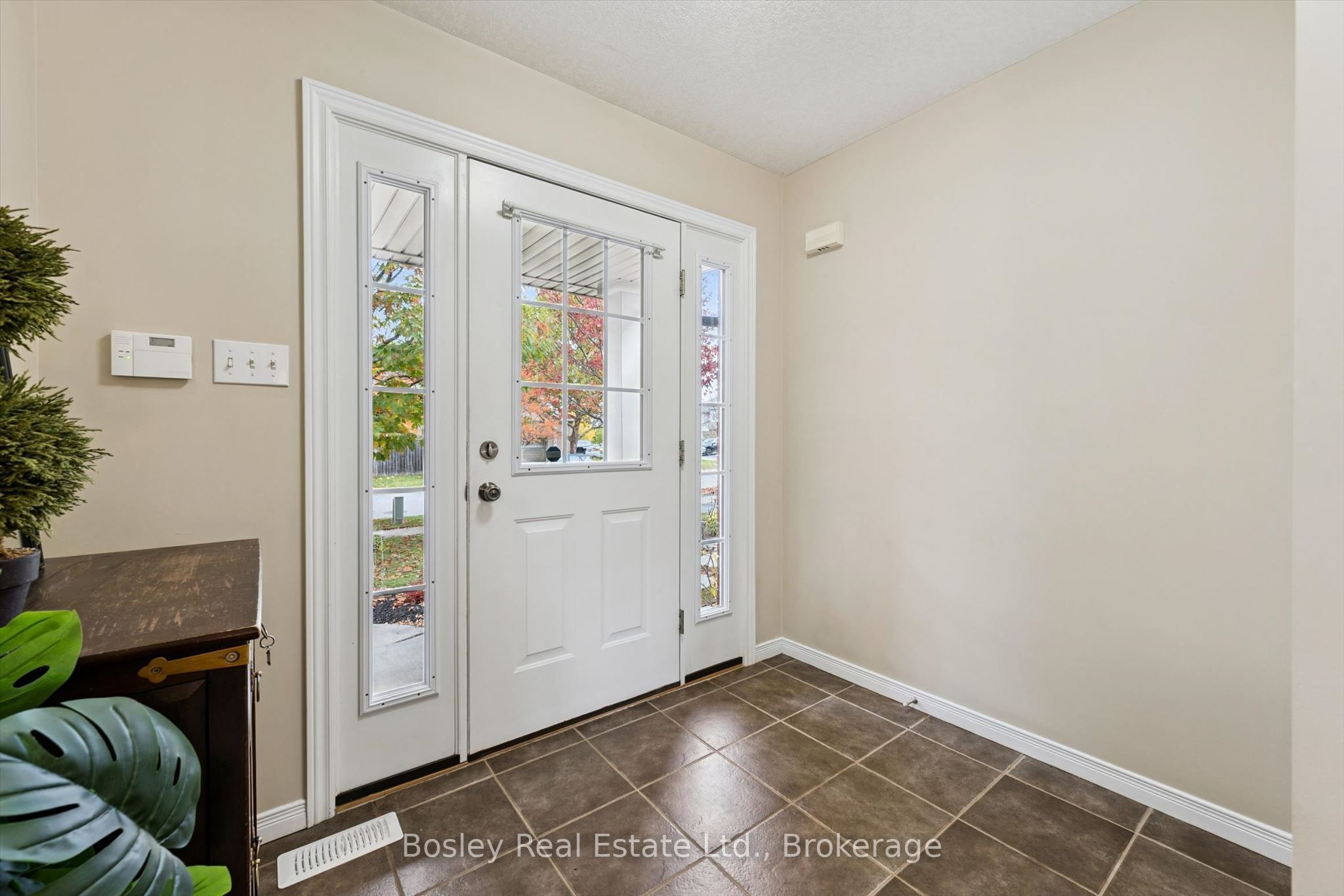 8 Walker Way Property Photo 5