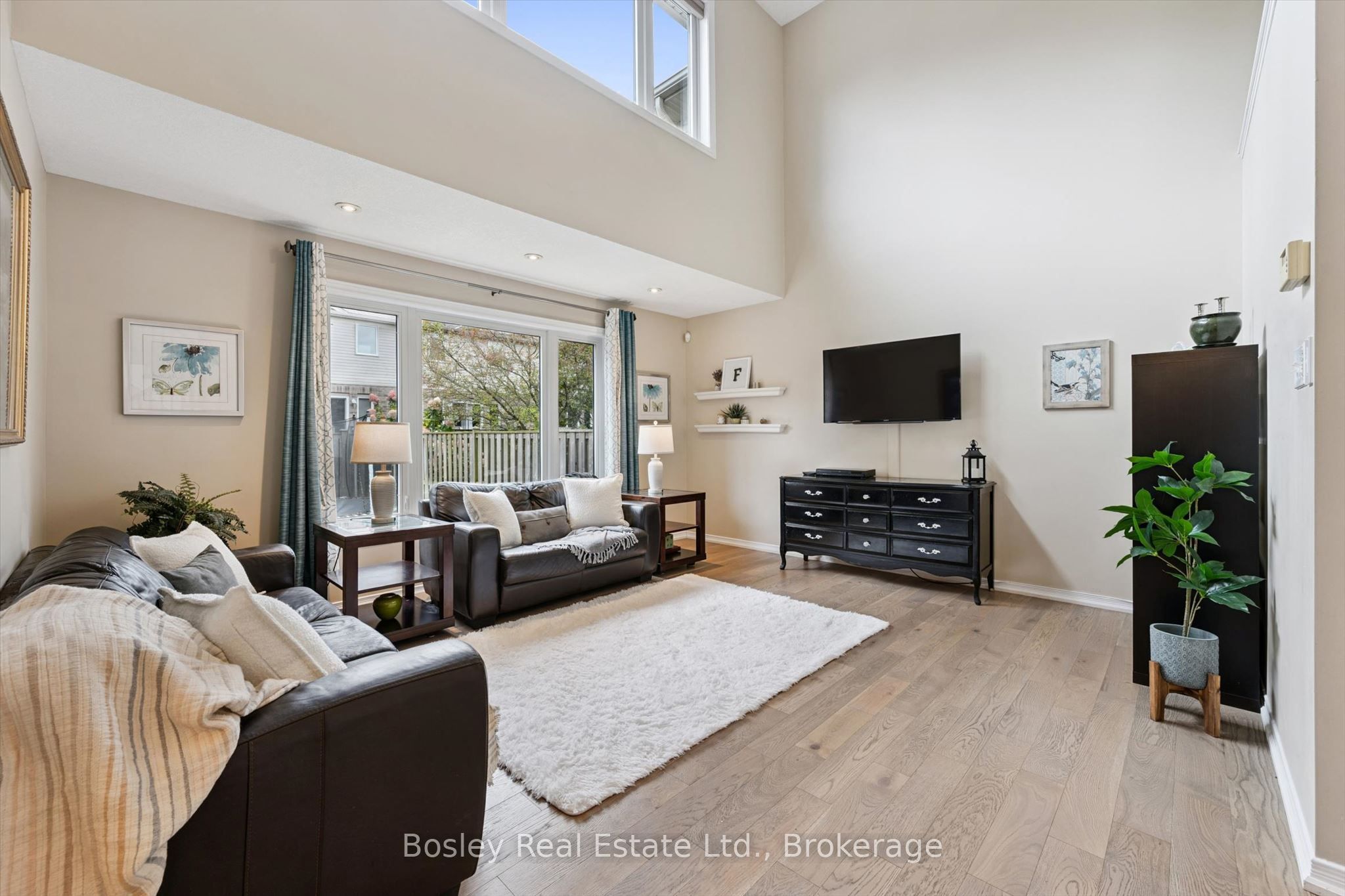 8 Walker Way Property Photo 6