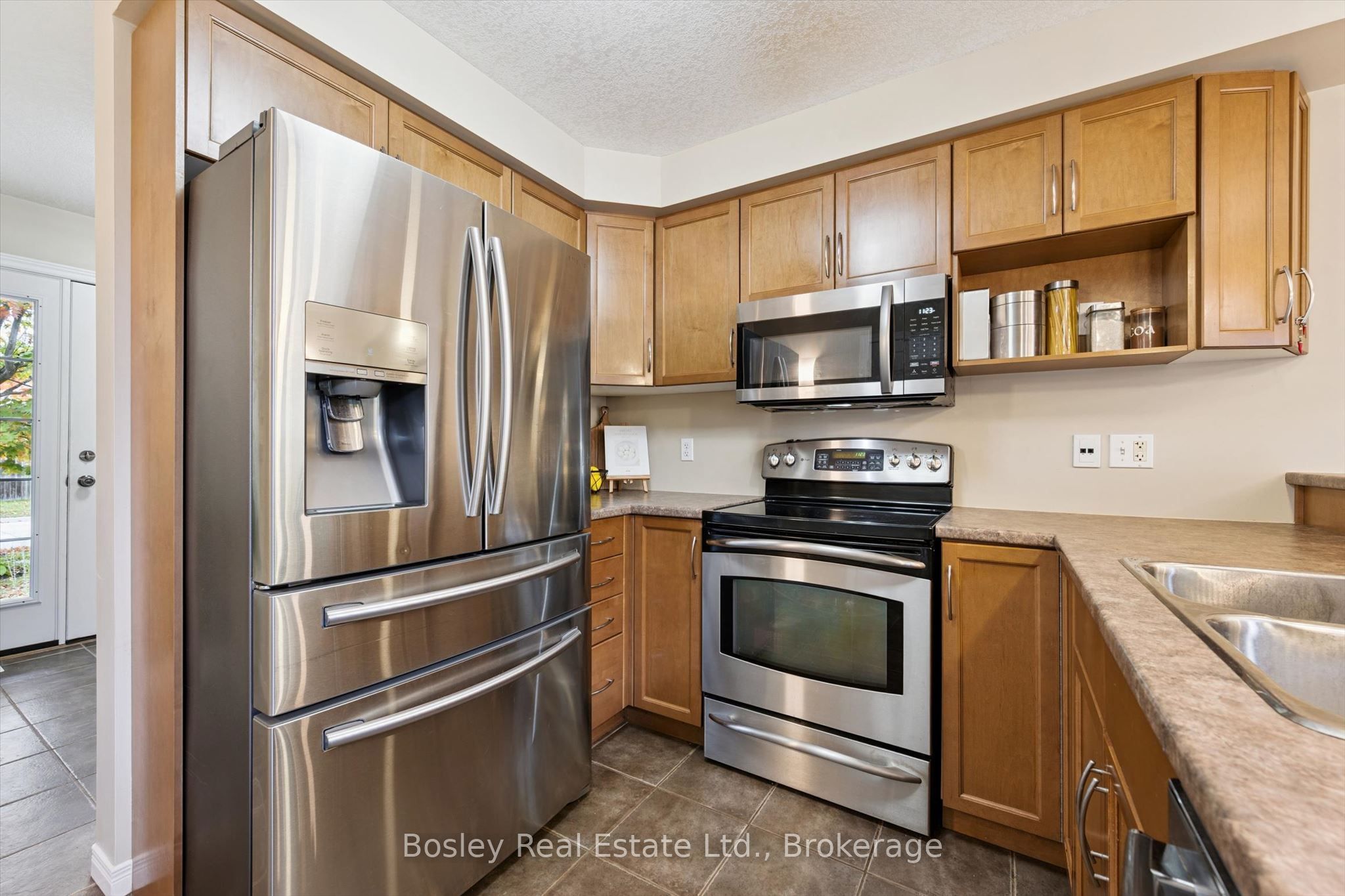 8 Walker Way Property Photo 10
