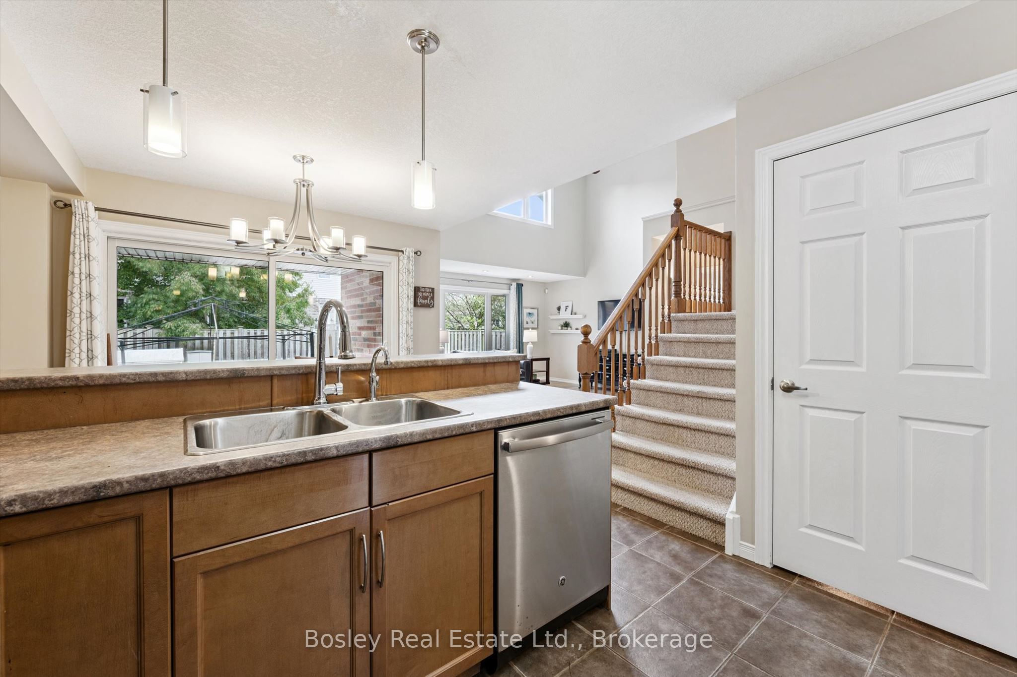 8 Walker Way Property Photo 12