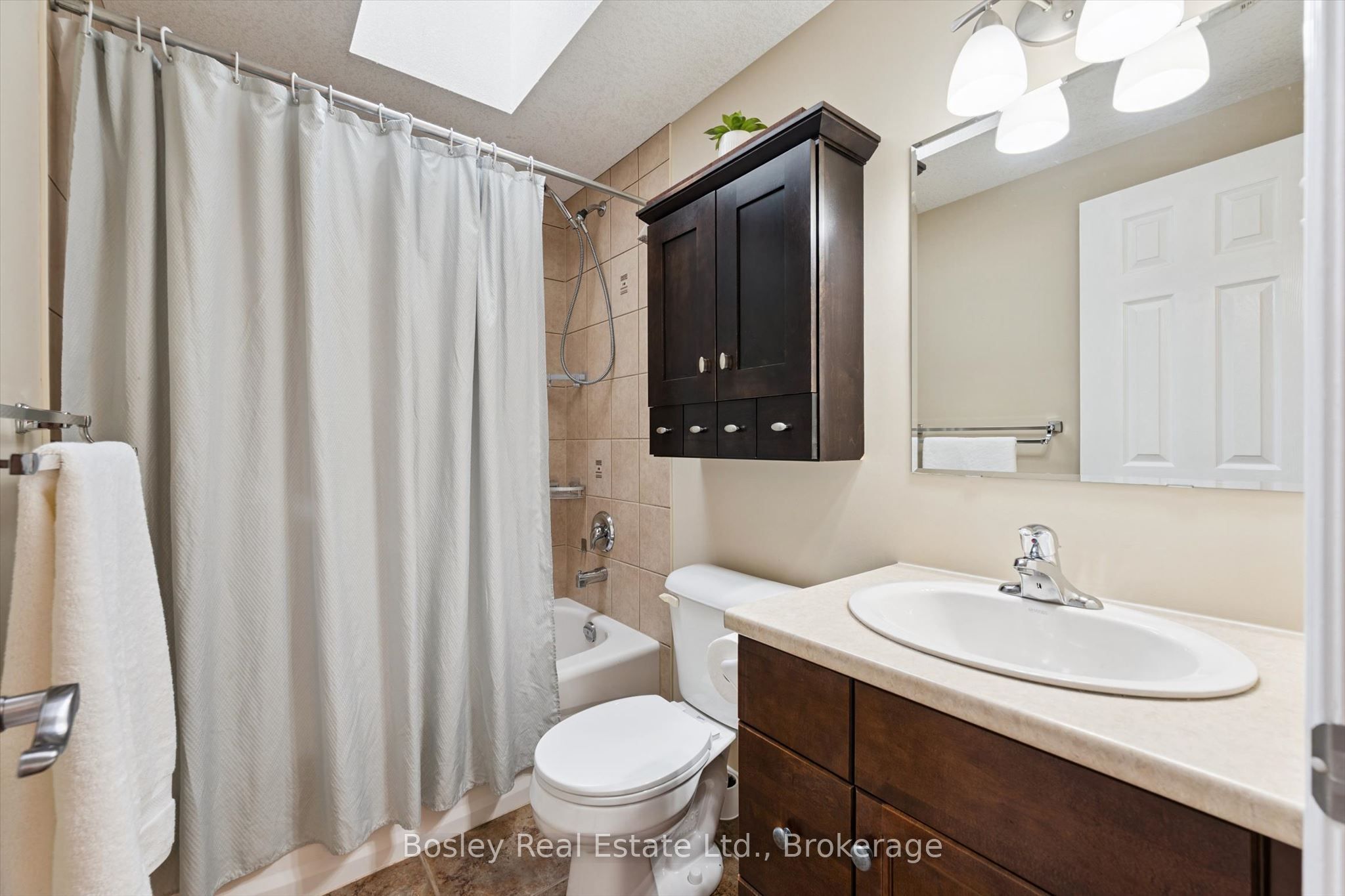 8 Walker Way Property Photo 18