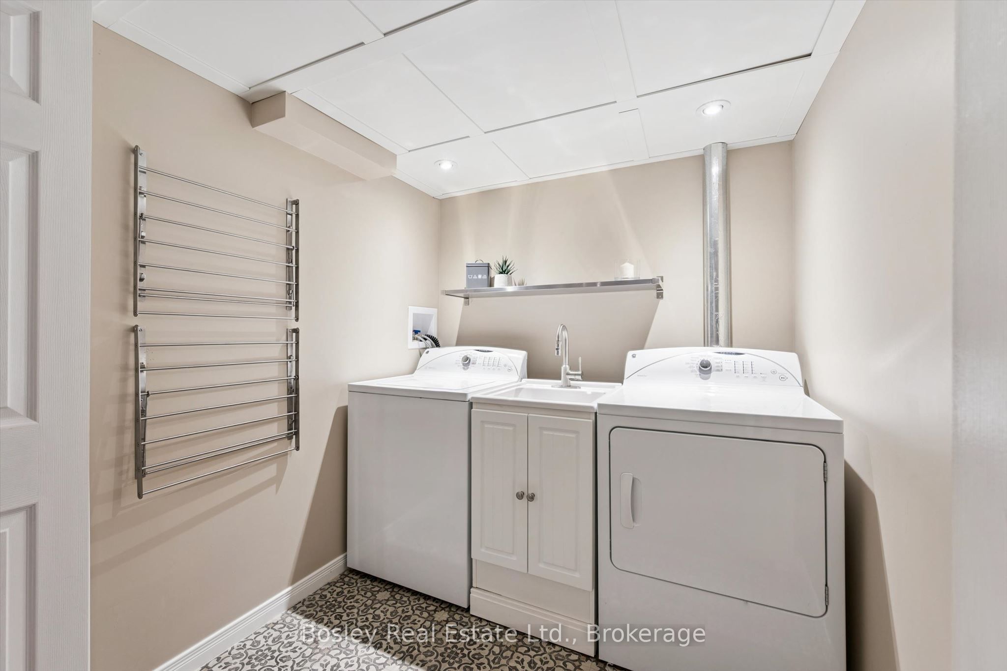 8 Walker Way Property Photo 29