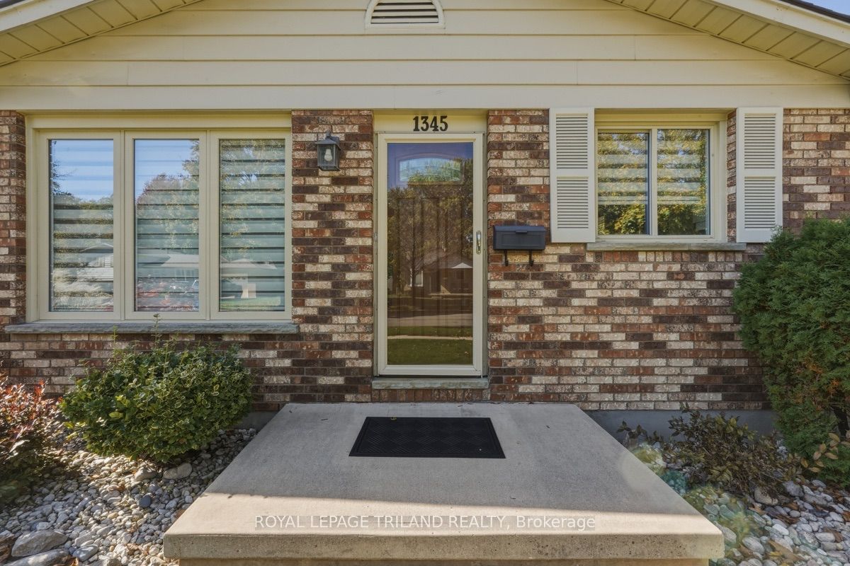 1345 Aldersbrook Road Property Photo 3