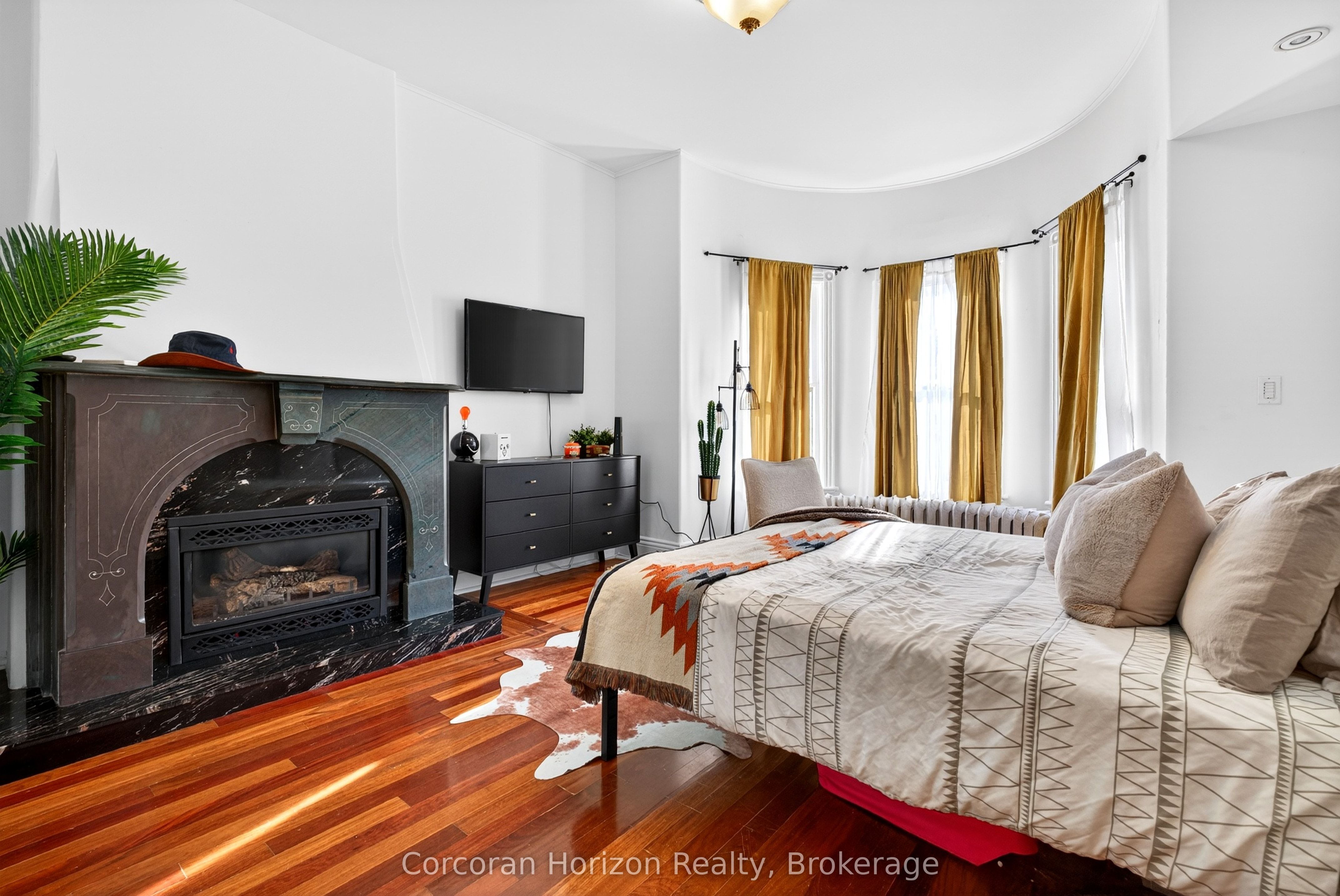 183 James Street S Property Photo 23