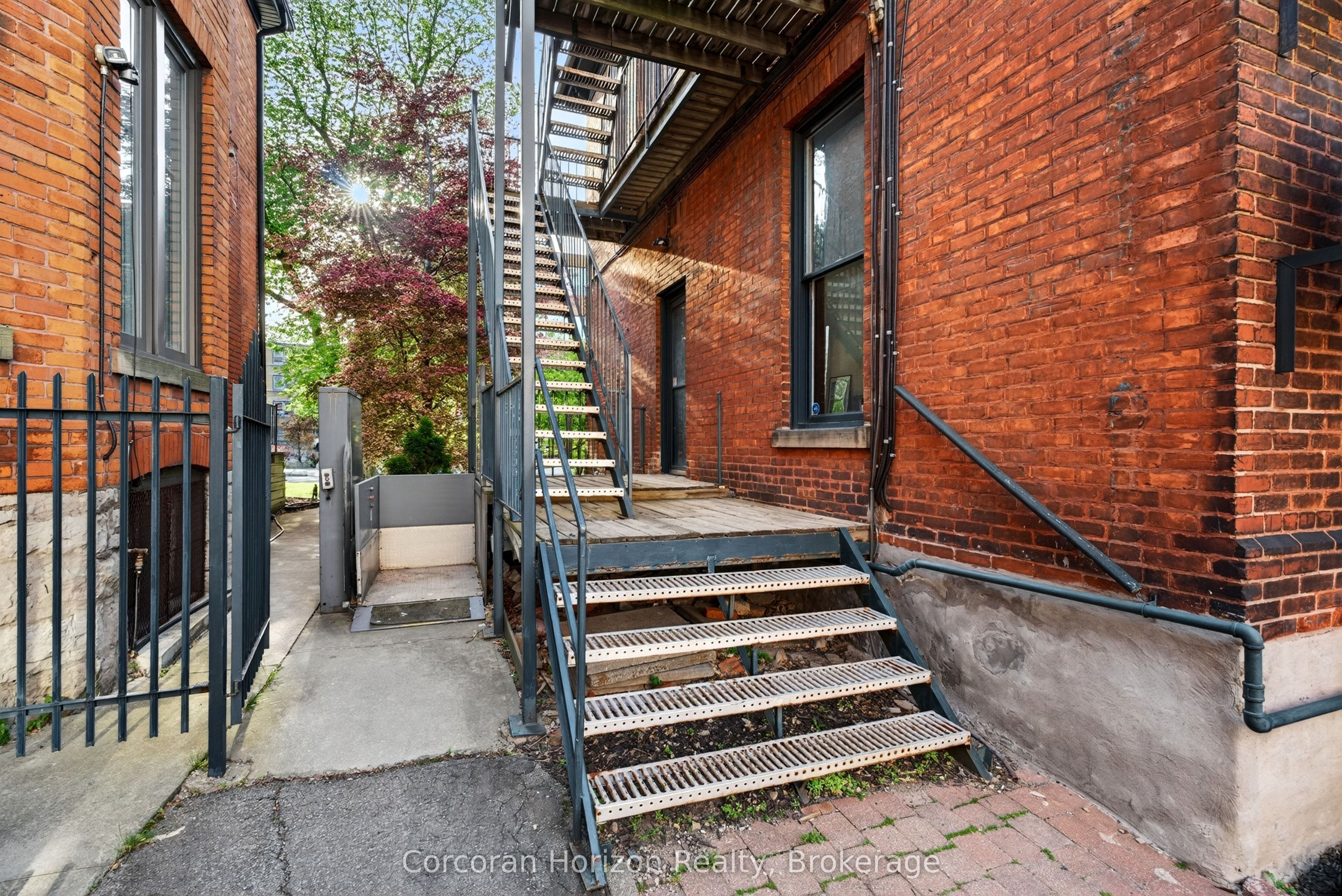 183 James Street S Property Photo 30