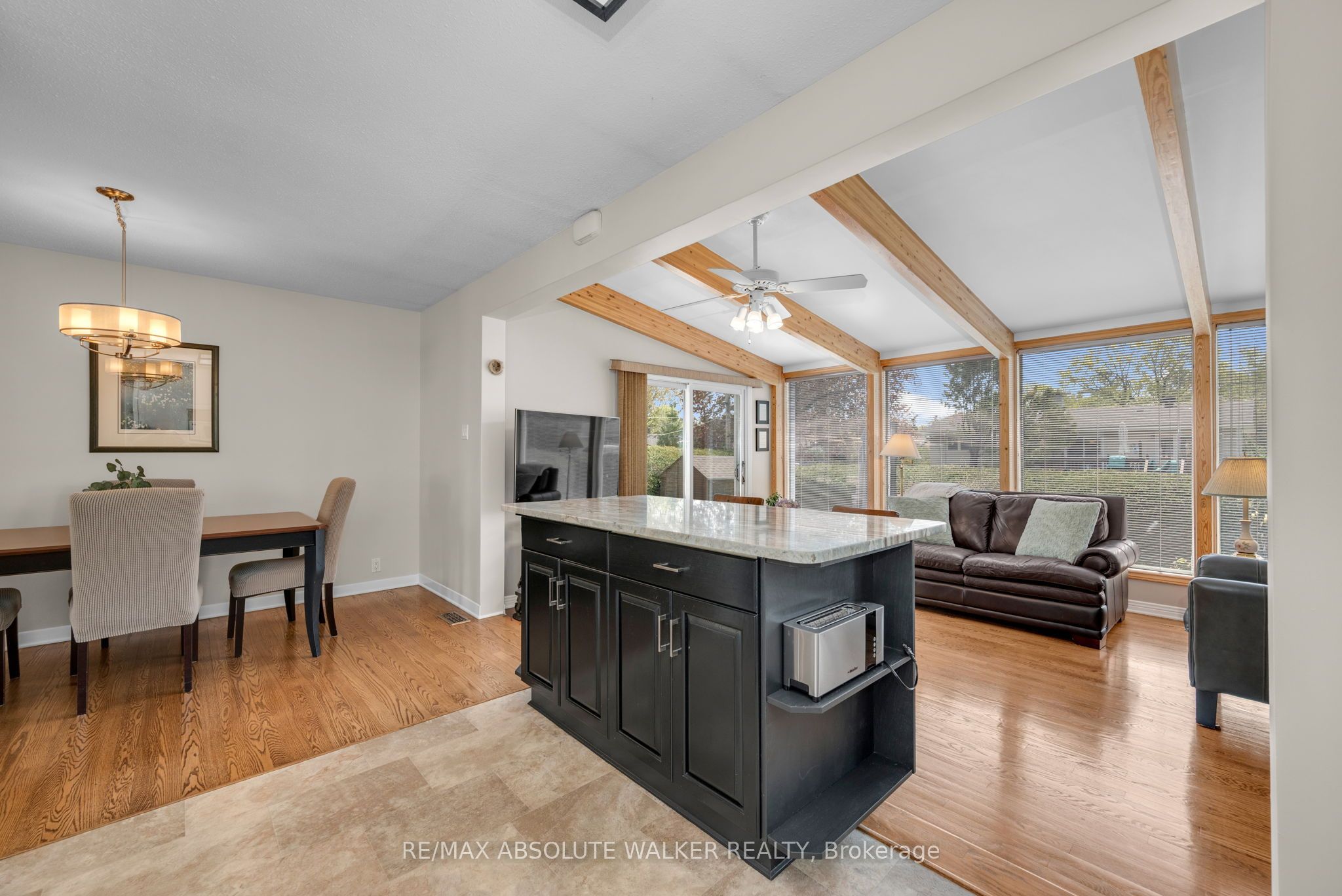 5 West Herrington Court Property Photo 4