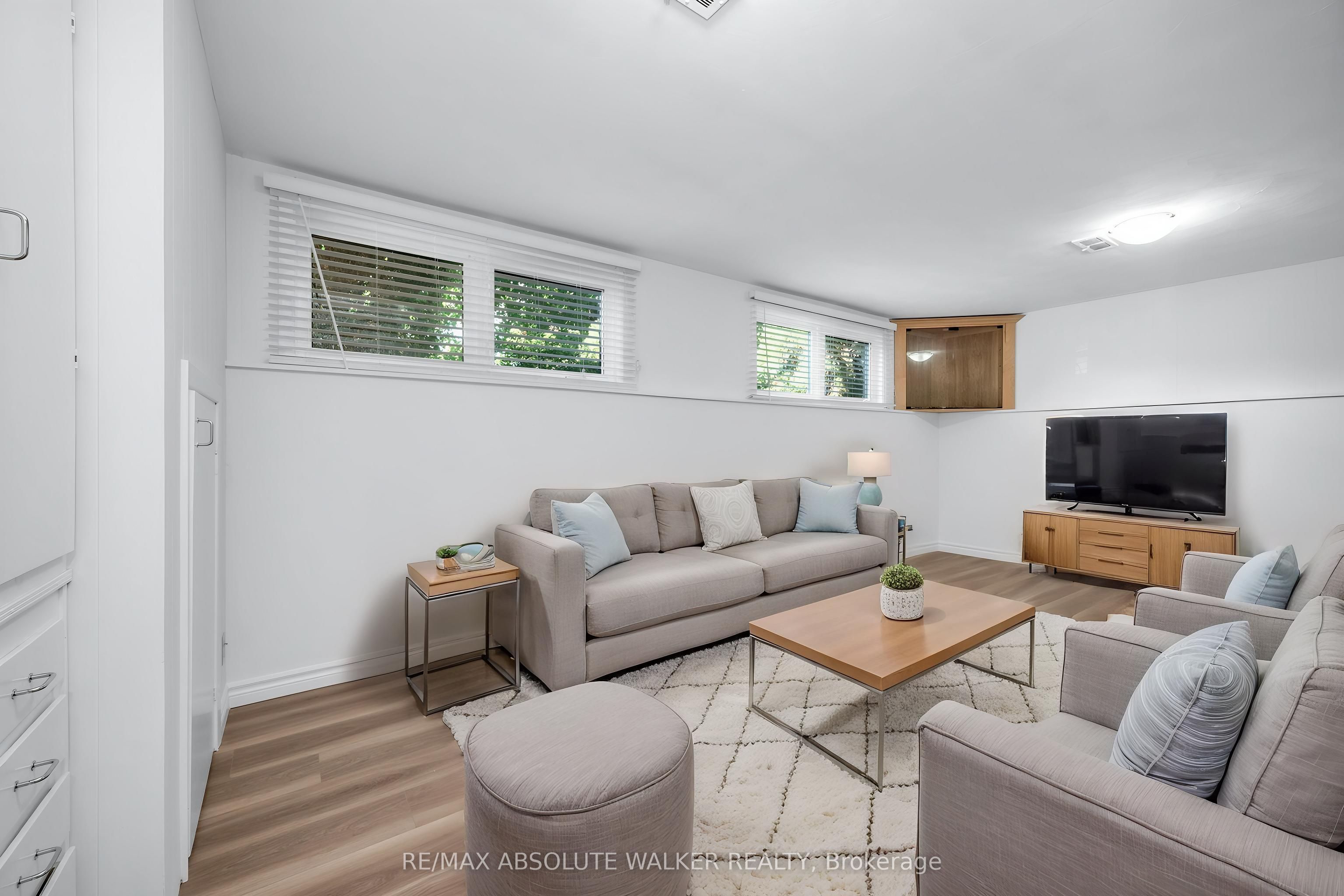 5 West Herrington Court Property Photo 32