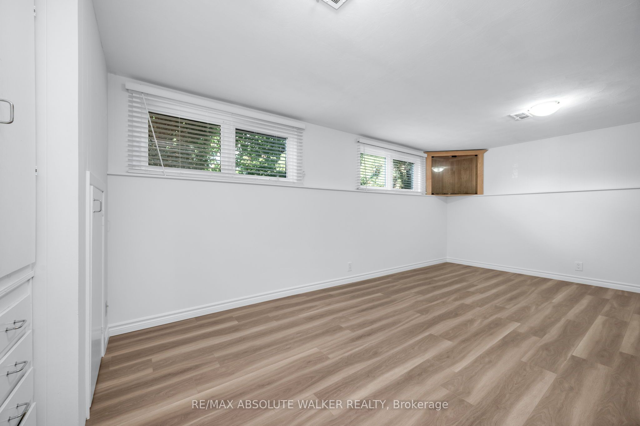 5 West Herrington Court Property Photo 33