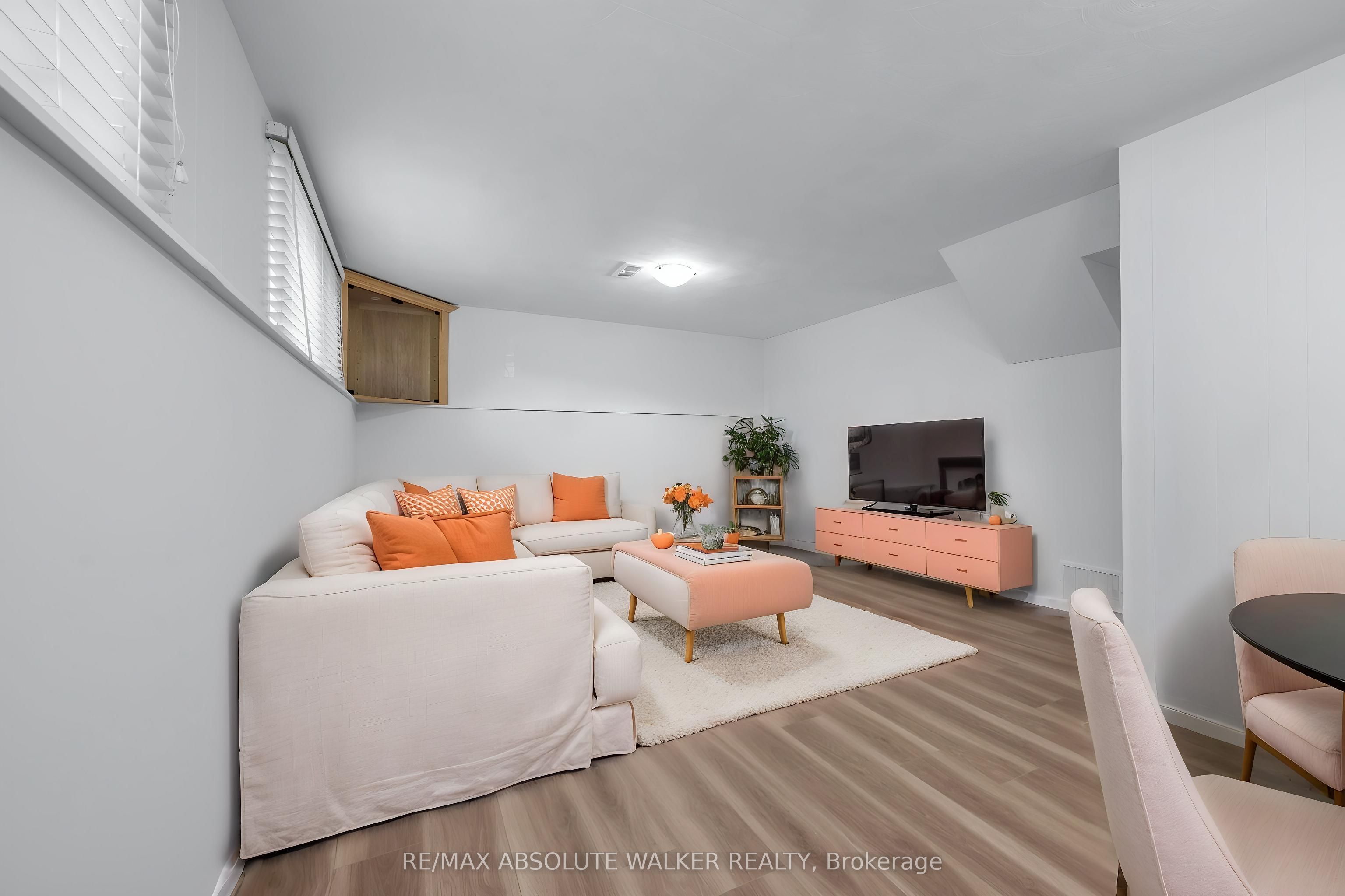 5 West Herrington Court Property Photo 34