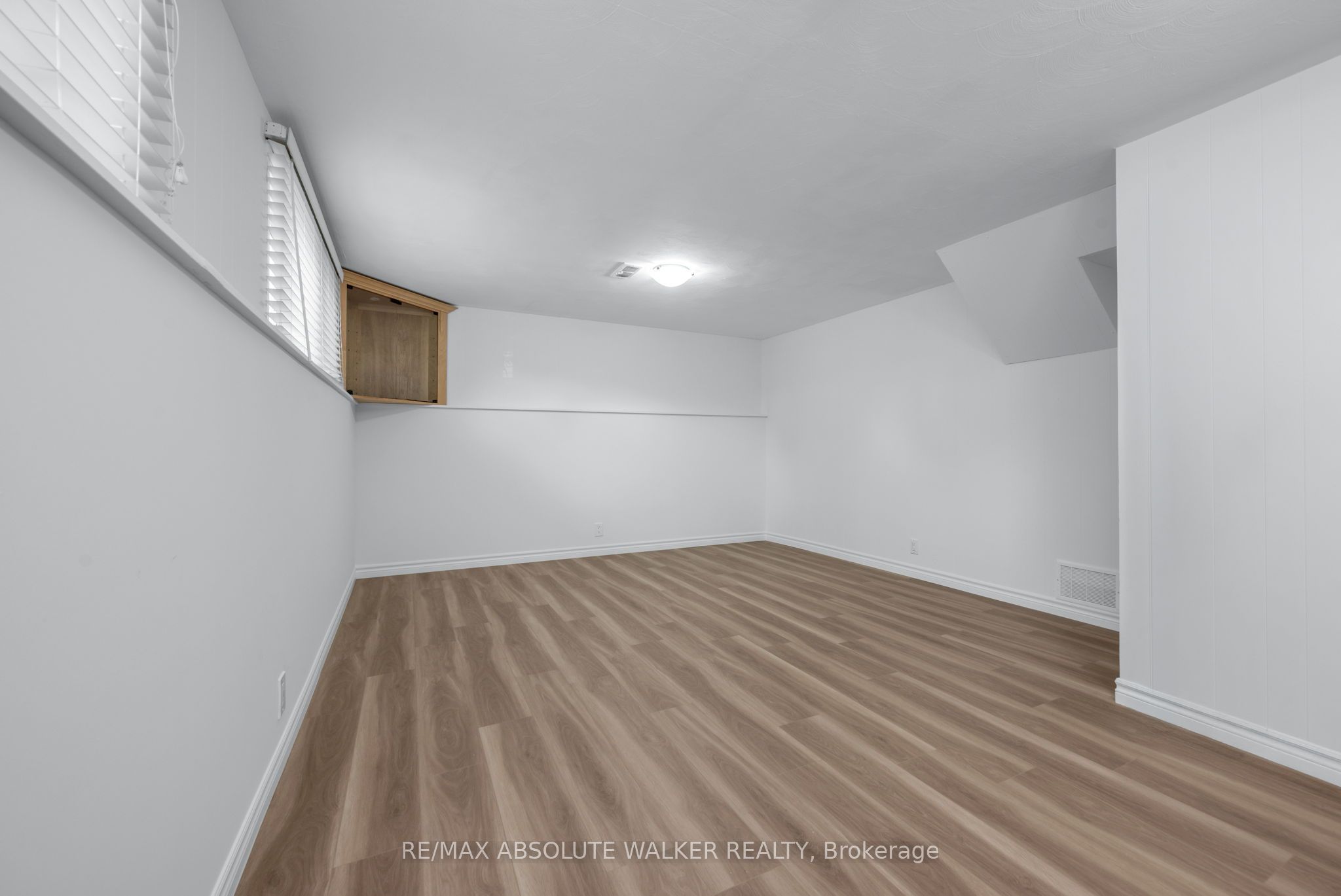 5 West Herrington Court Property Photo 35